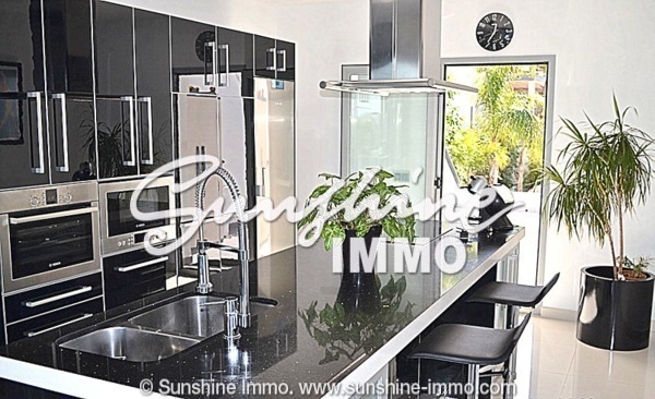 Villa for sale in Alhaurin-De-La-Torre, Malaga