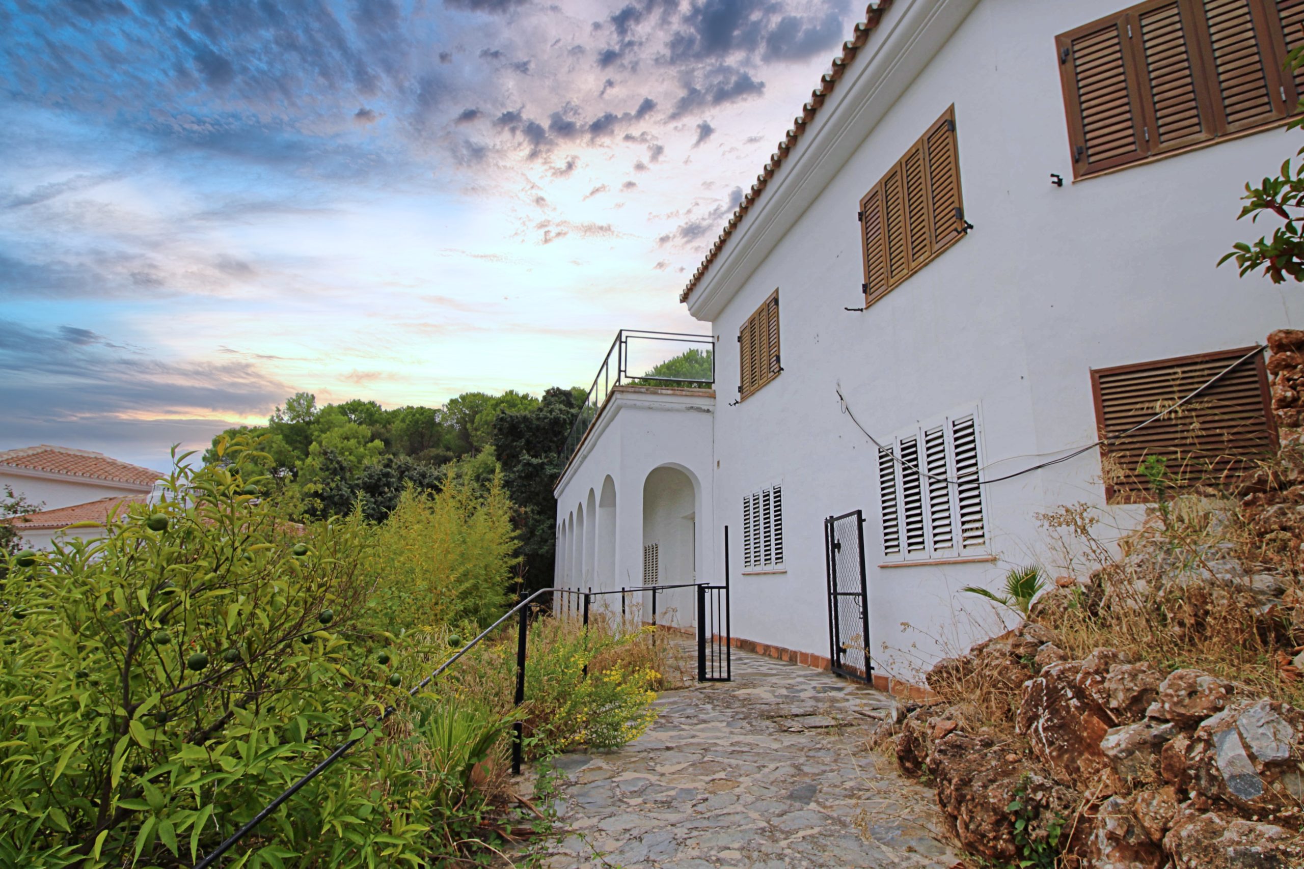 Villa for sale in Alhaurin-El-Grande, Malaga