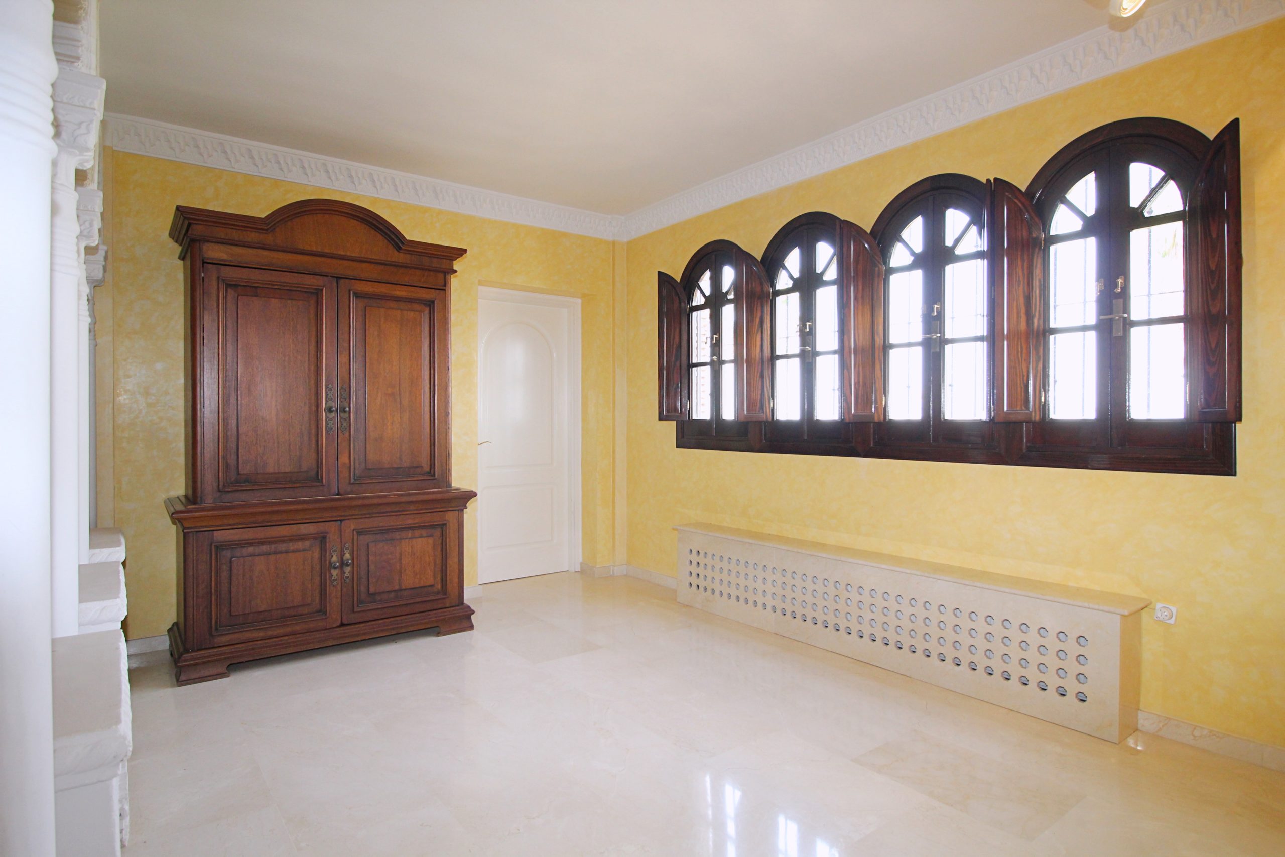 Villa for sale in Alhaurin-El-Grande, Malaga