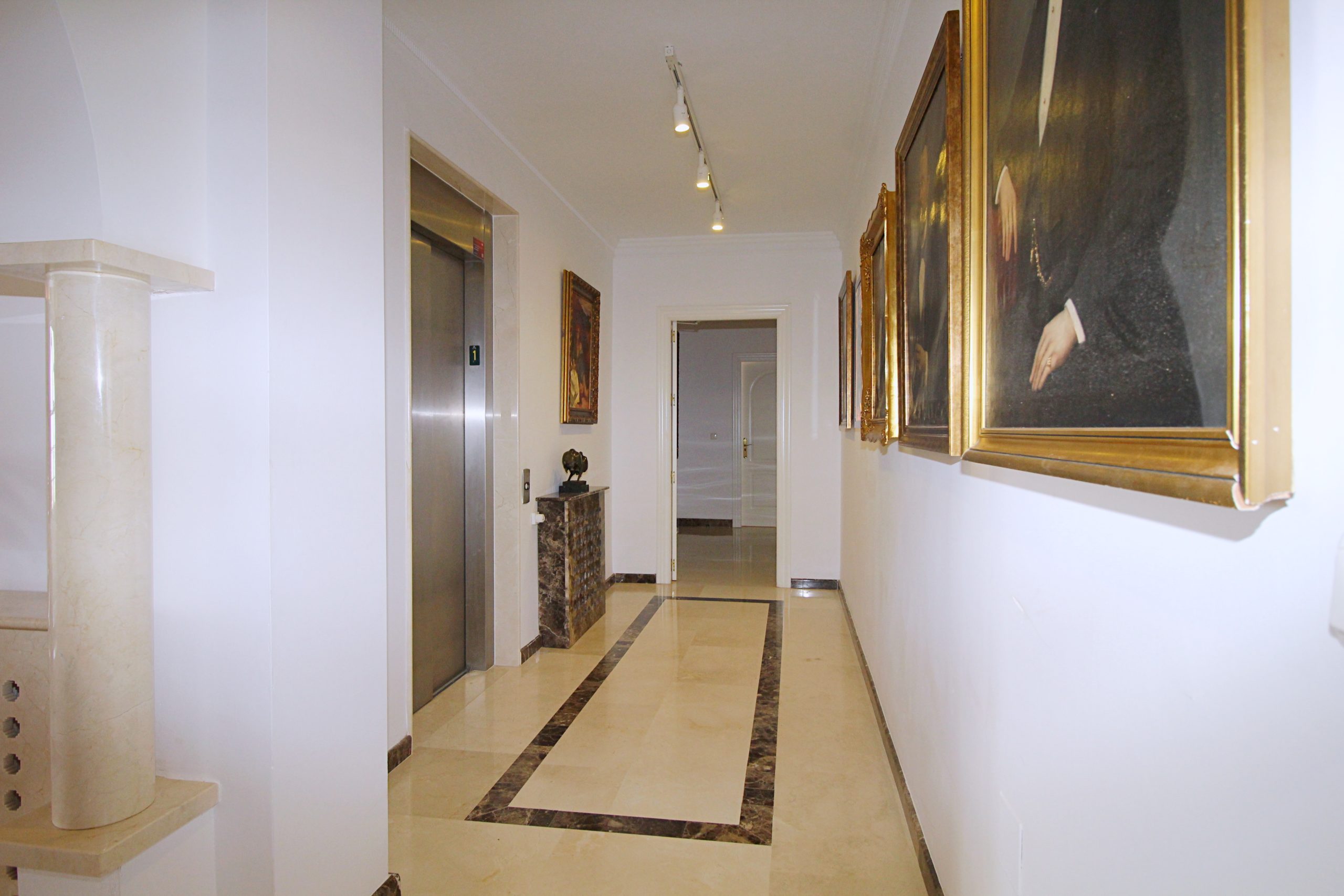 Villa for sale in Alhaurin-El-Grande, Malaga