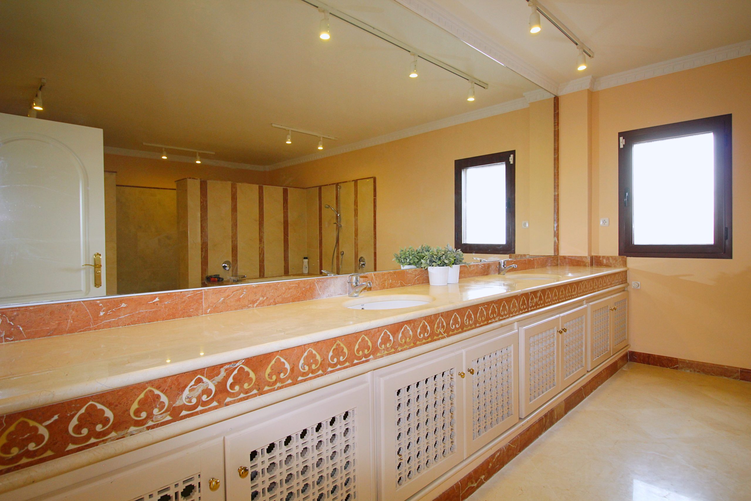 Villa for sale in Alhaurin-El-Grande, Malaga