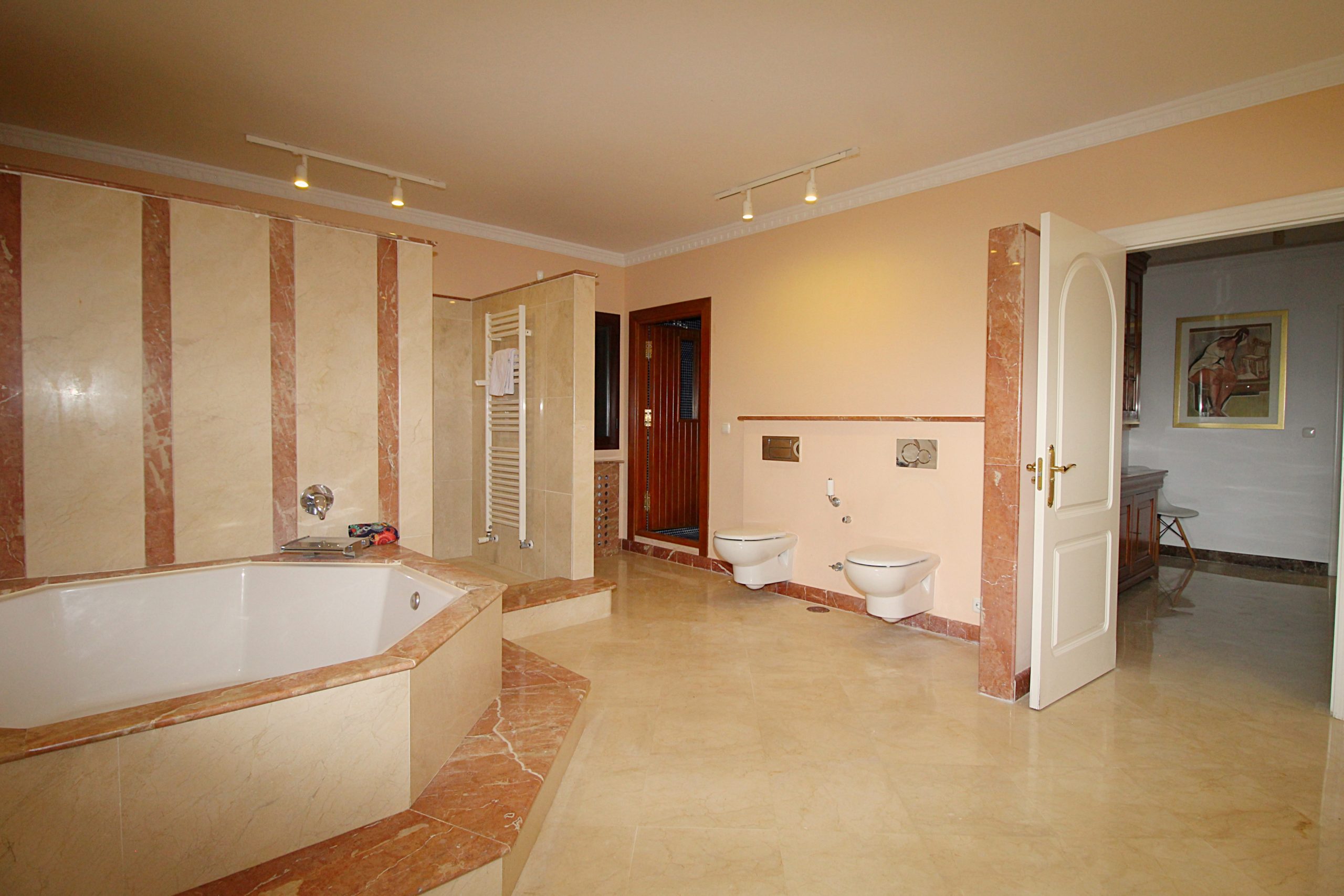 Villa for sale in Alhaurin-El-Grande, Malaga