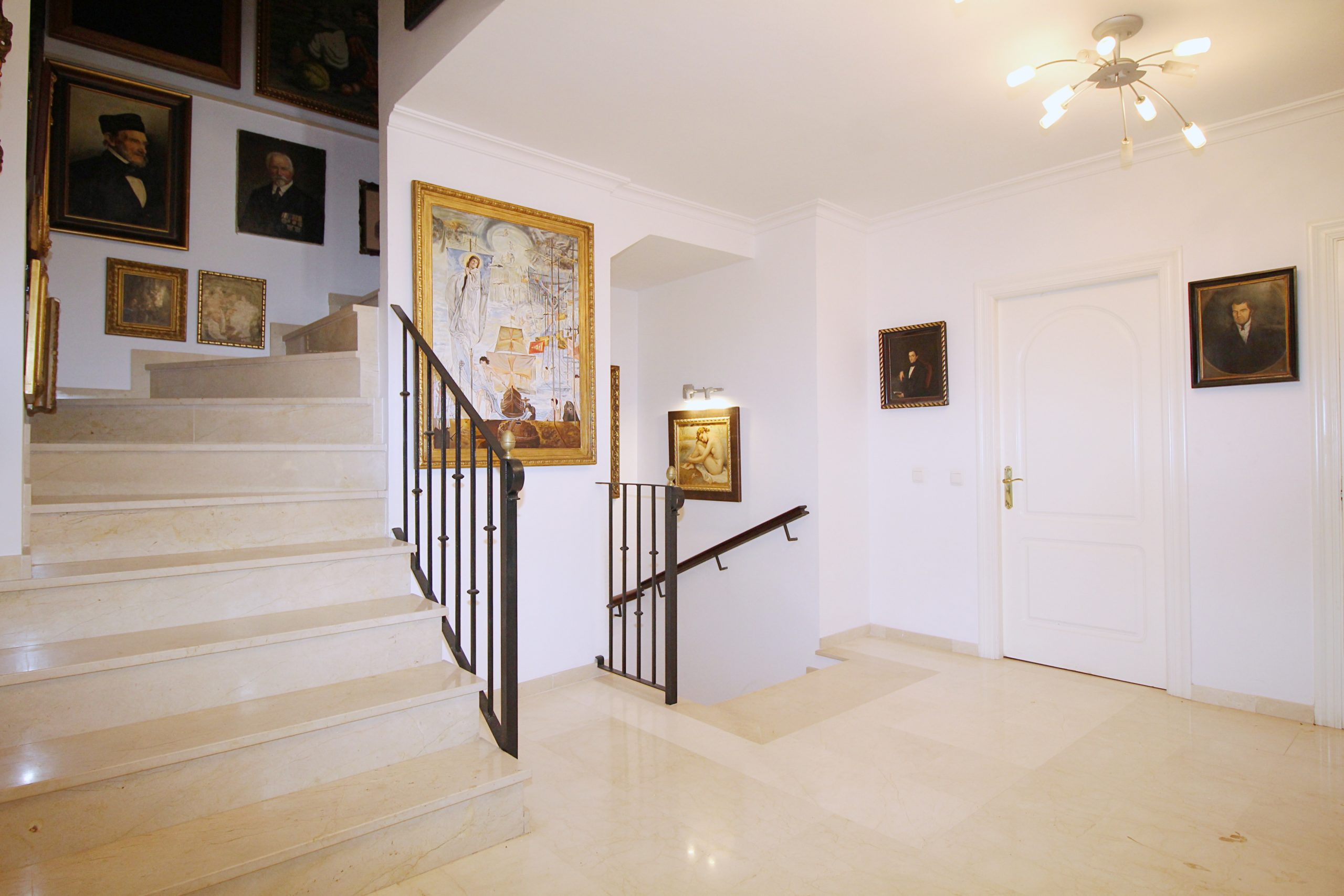 Villa for sale in Alhaurin-El-Grande, Malaga