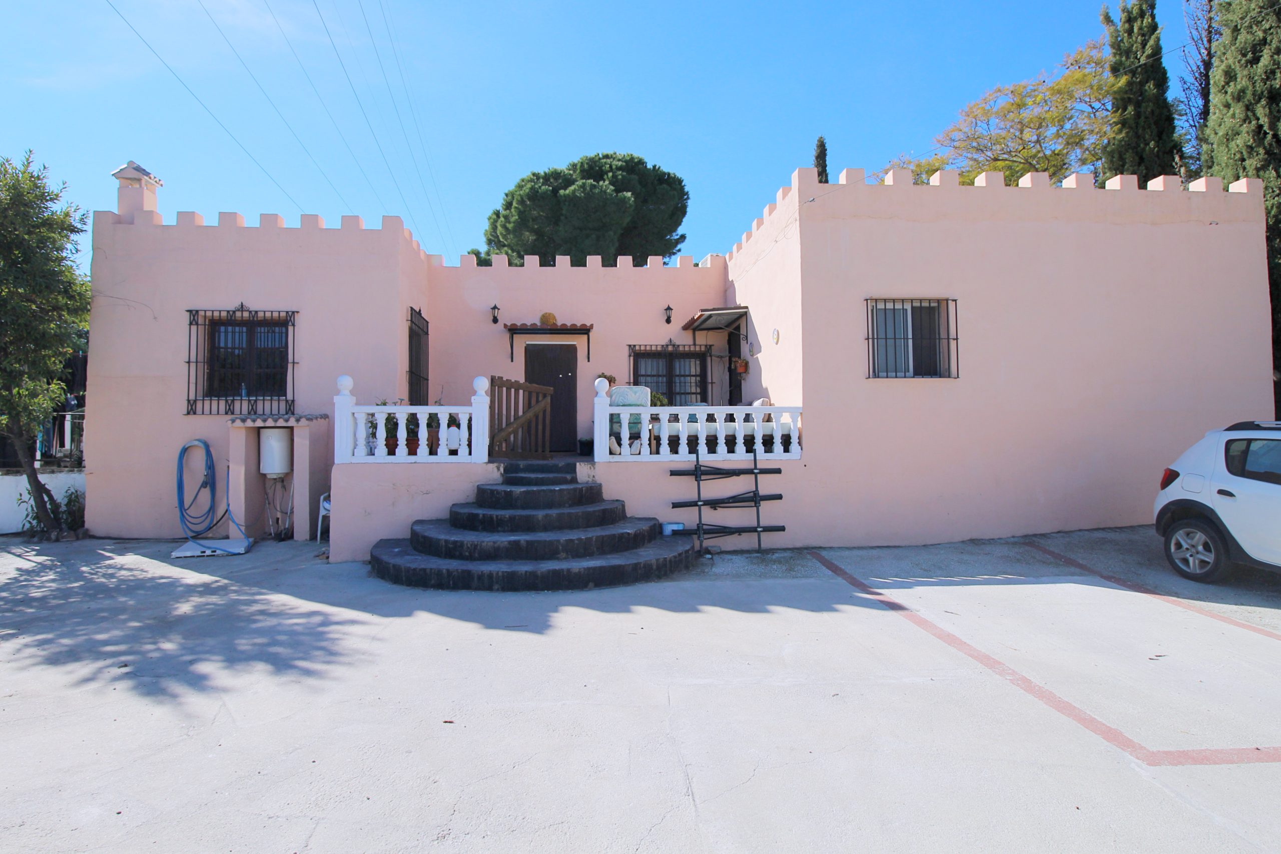 Villa for sale in Alhaurin-De-La-Torre, Malaga