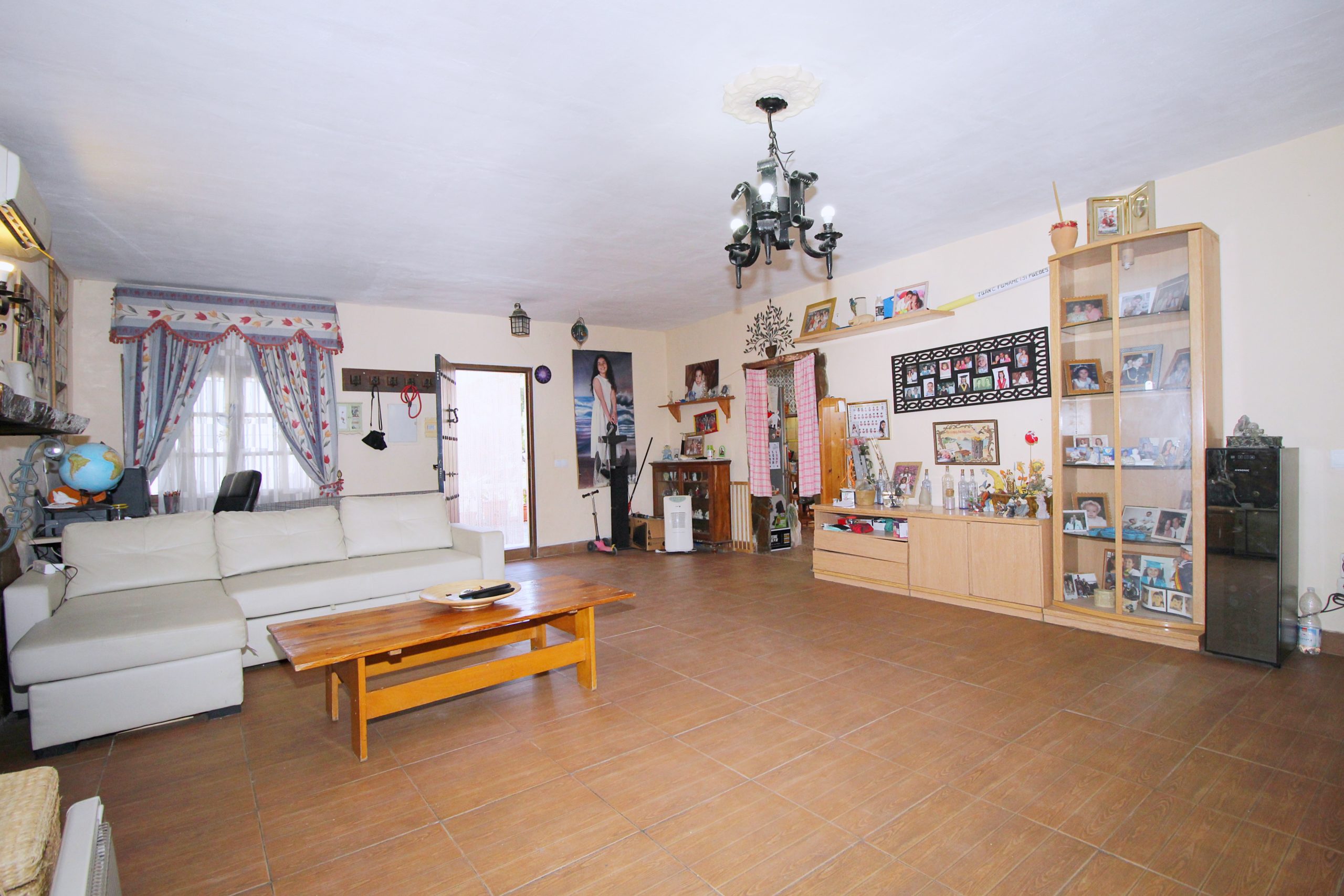 Villa for sale in Alhaurin-De-La-Torre, Malaga