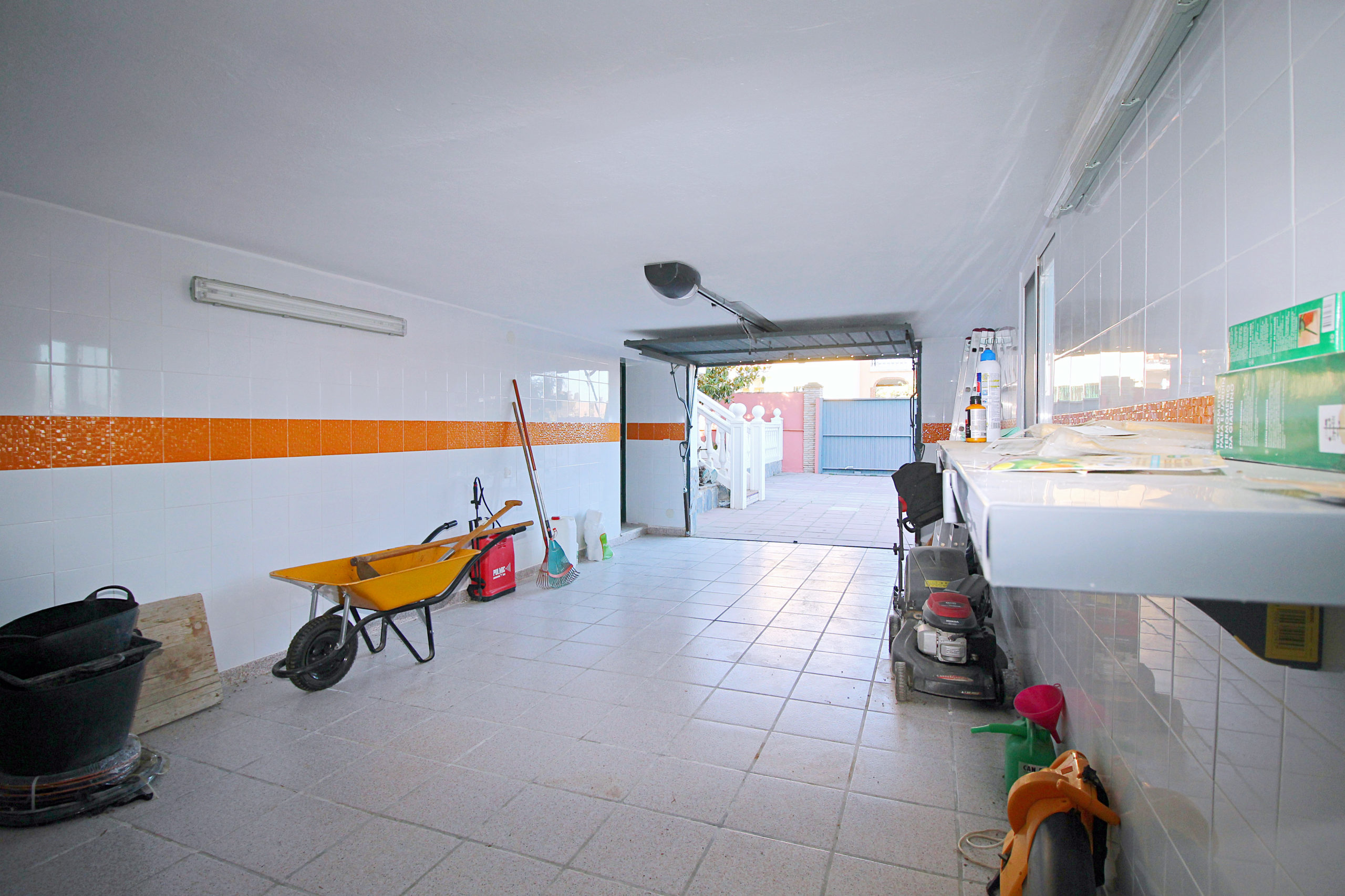 Villa for sale in Alhaurin-De-La-Torre, Malaga
