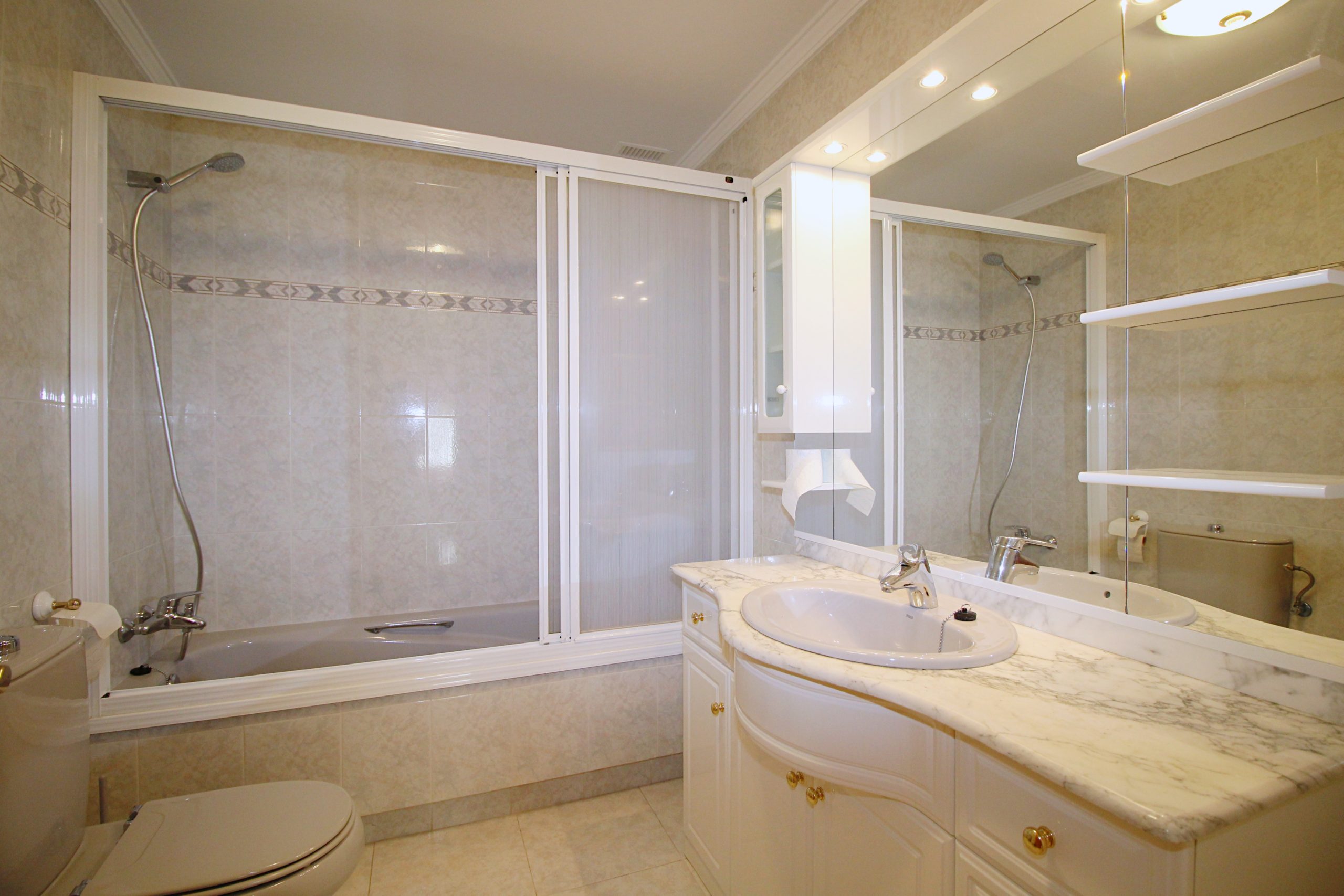 Villa for sale in Alhaurin-De-La-Torre, Malaga