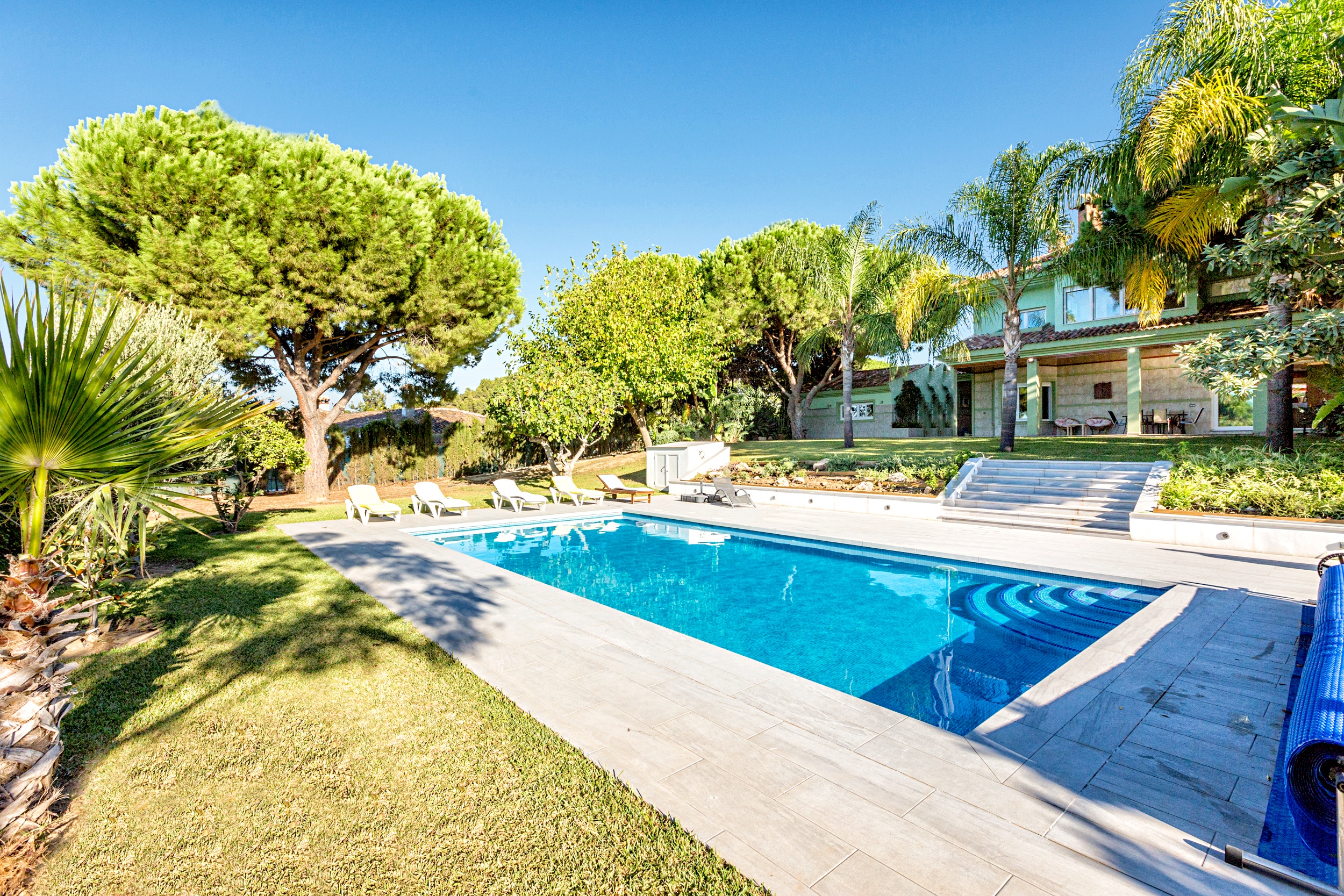Villa for sale in Alhaurin-De-La-Torre, Malaga