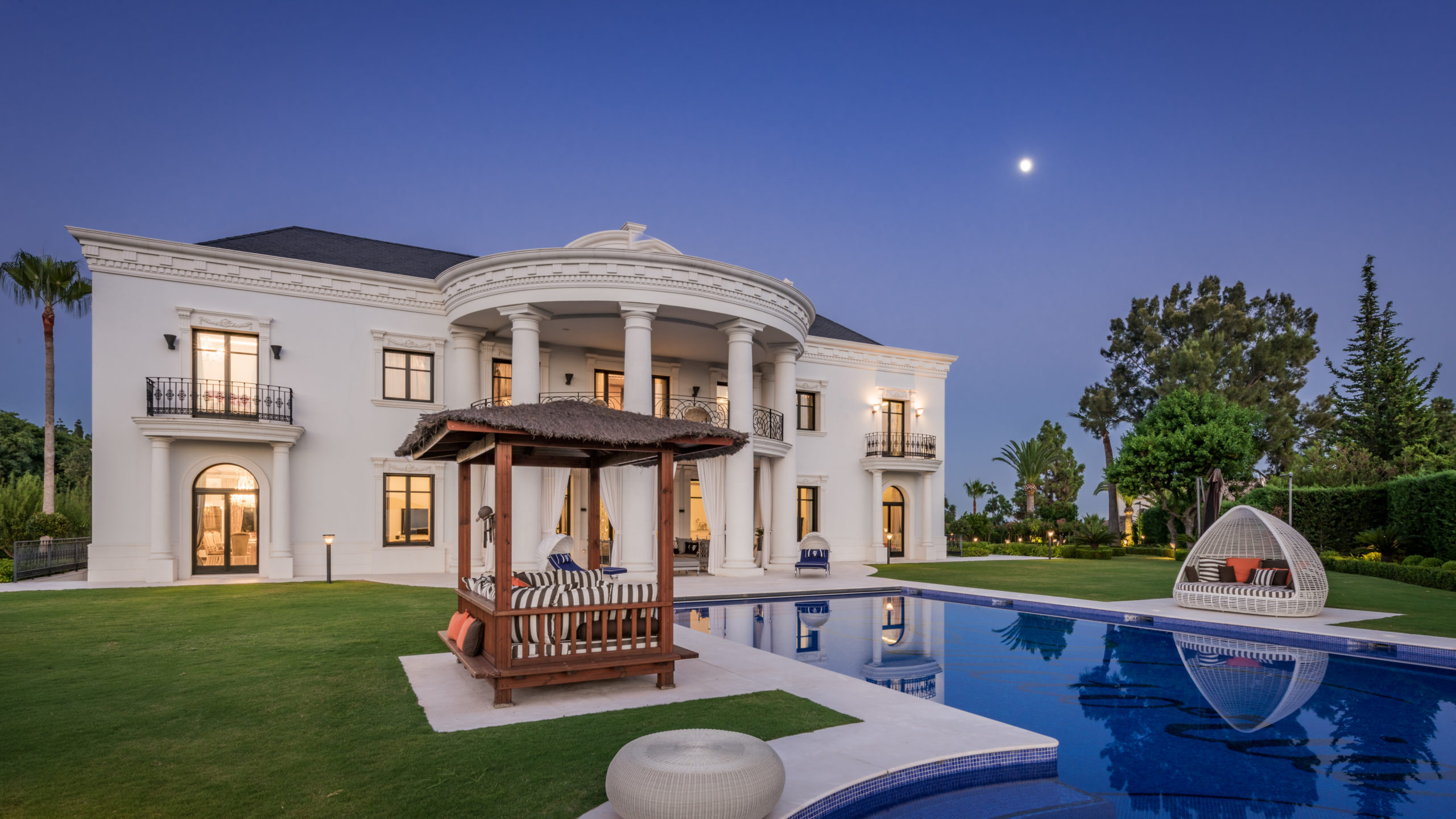 Villa for sale in Las-Chapas-Marbella, Malaga