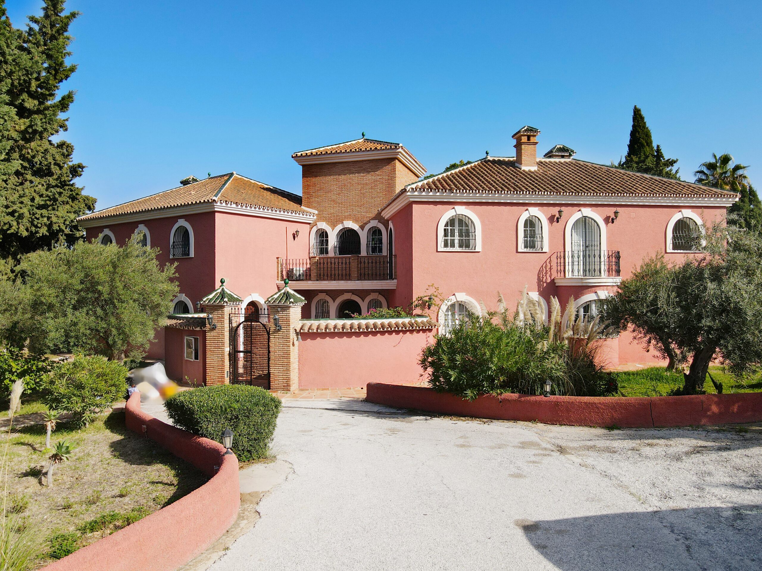 Villa for sale in Alhaurin-El-Grande, Malaga