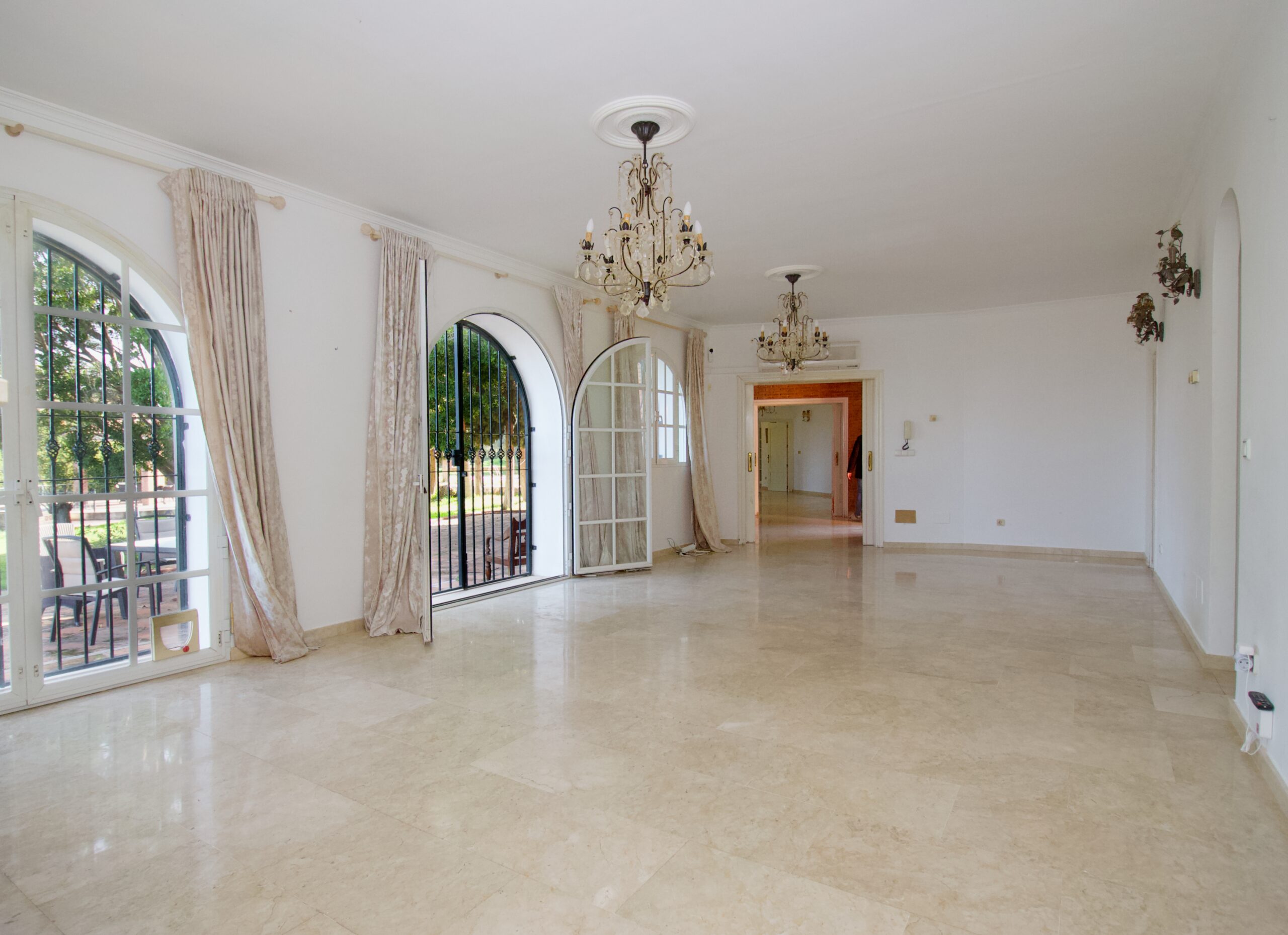 Villa for sale in Alhaurin-El-Grande, Malaga