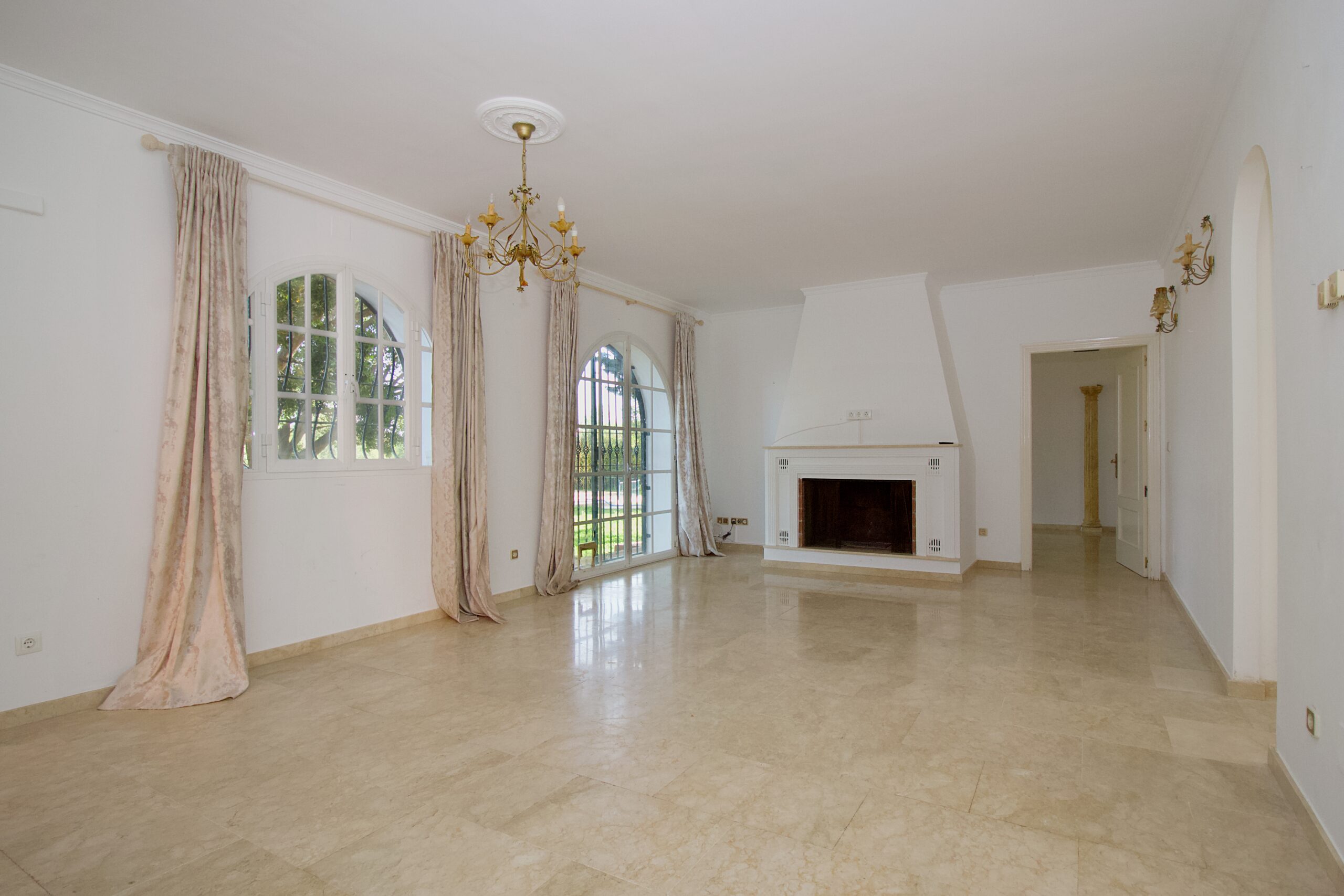 Villa for sale in Alhaurin-El-Grande, Malaga