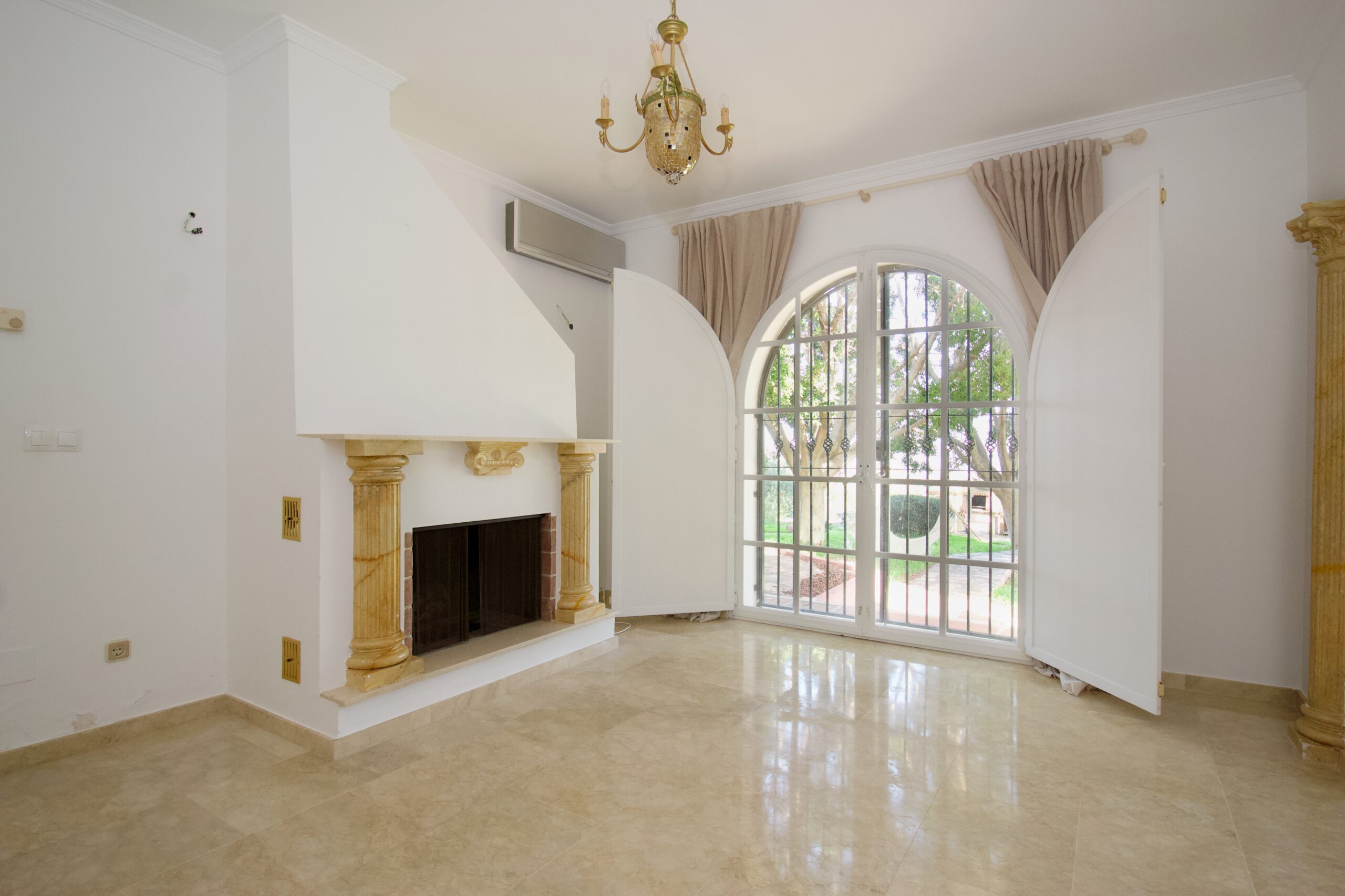 Villa for sale in Alhaurin-El-Grande, Malaga