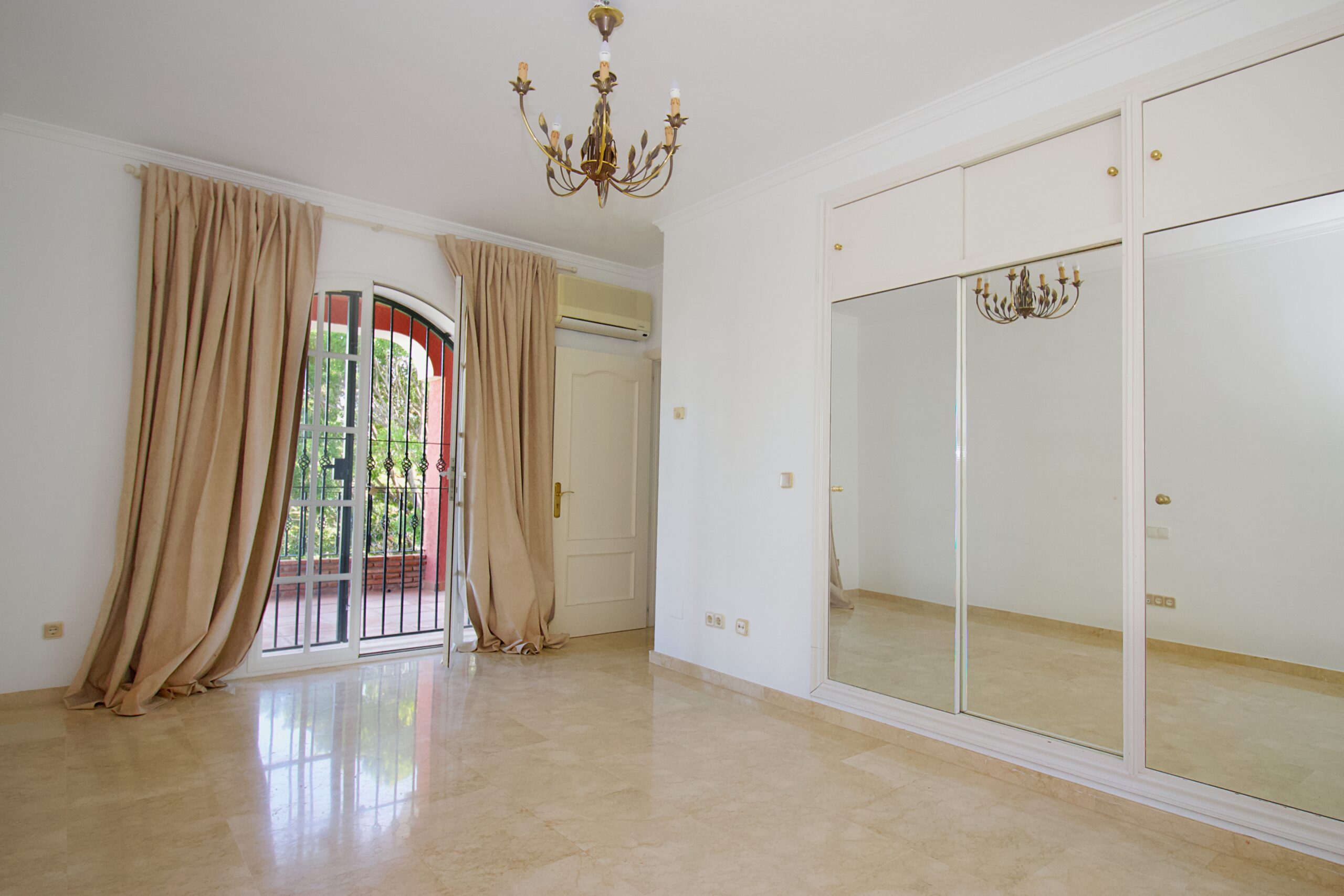 Villa for sale in Alhaurin-El-Grande, Malaga