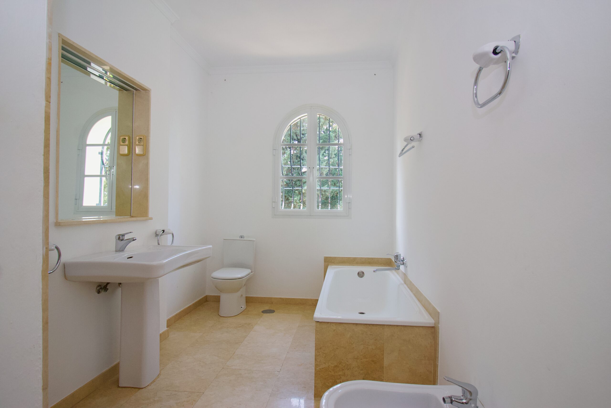 Villa for sale in Alhaurin-El-Grande, Malaga