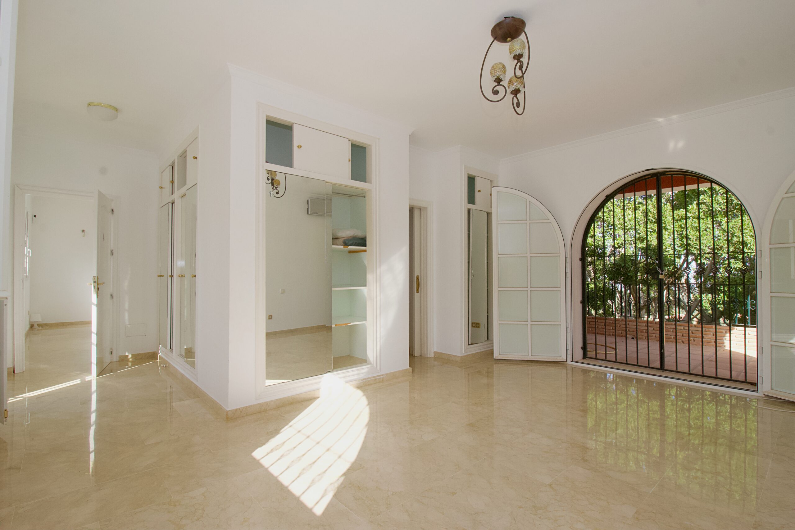 Villa for sale in Alhaurin-El-Grande, Malaga