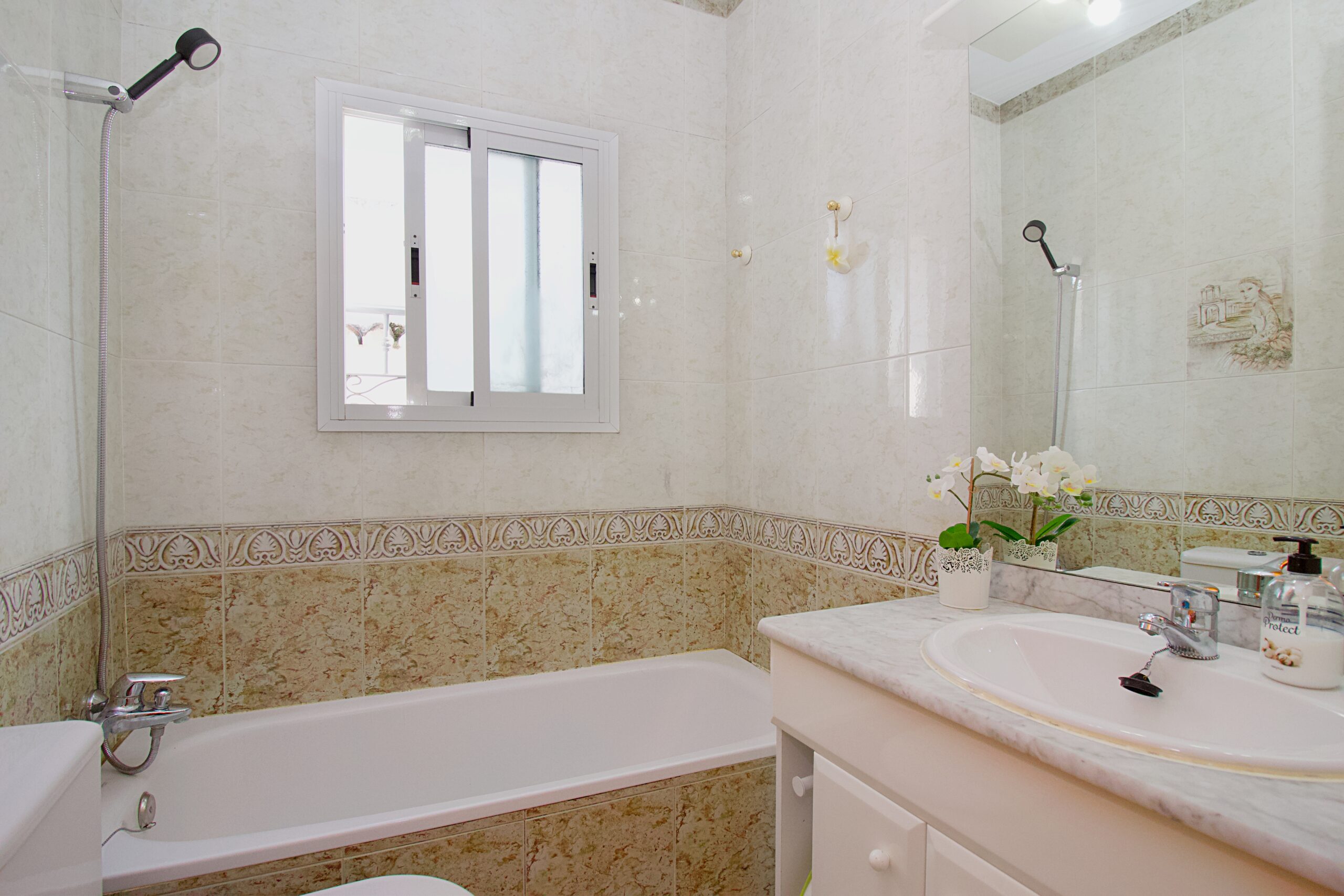 Casa-Adosada for sale in Ojen, Malaga