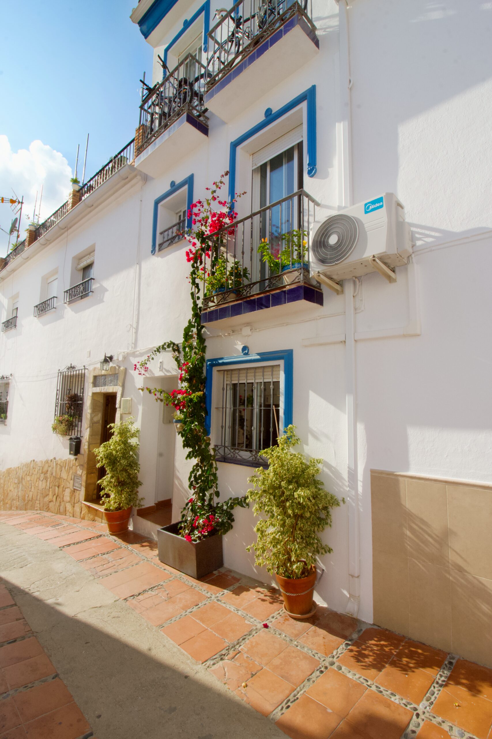 Casa-Adosada for sale in Ojen, Malaga
