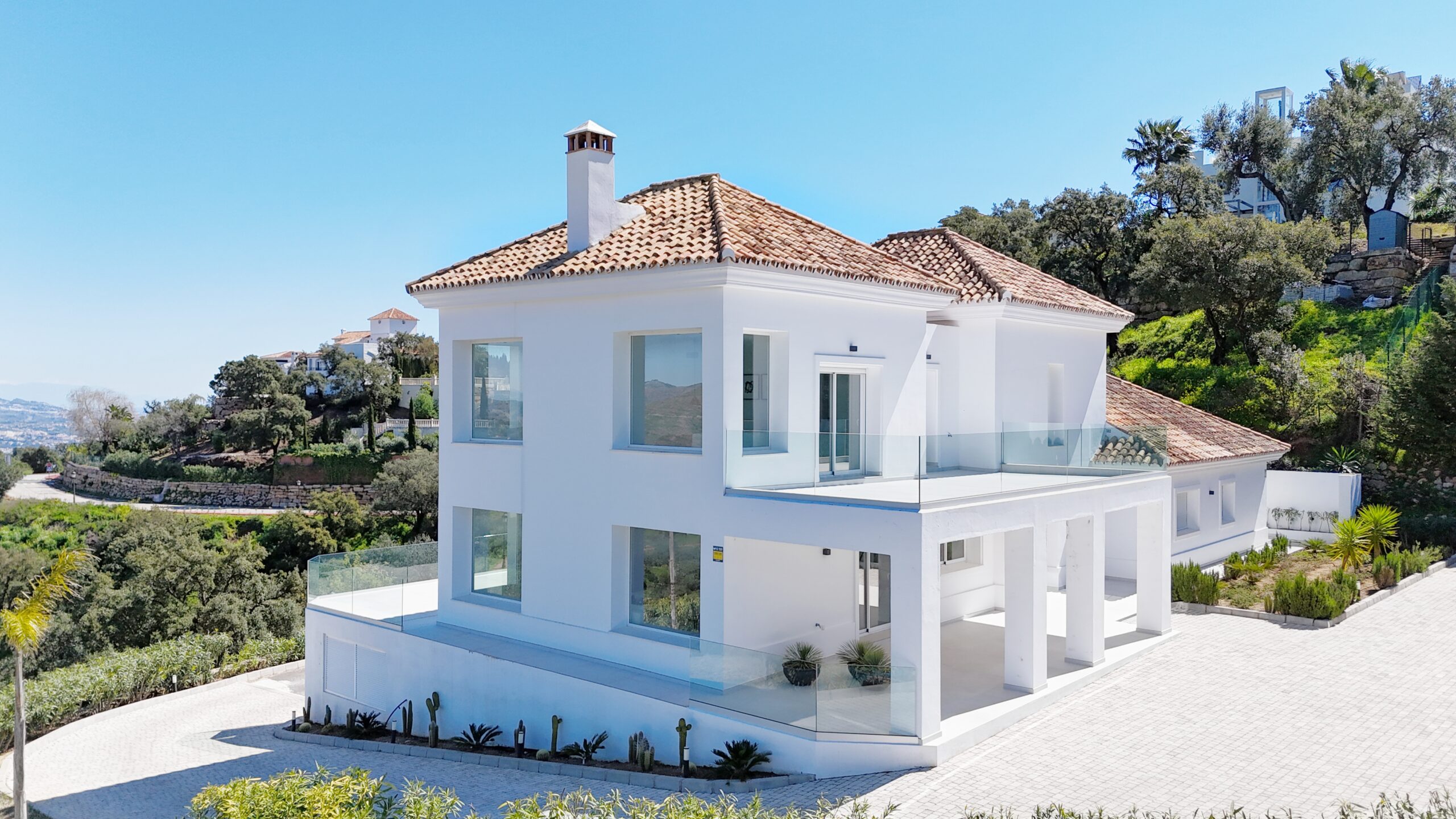 Villa for sale in La-Mairena, Malaga