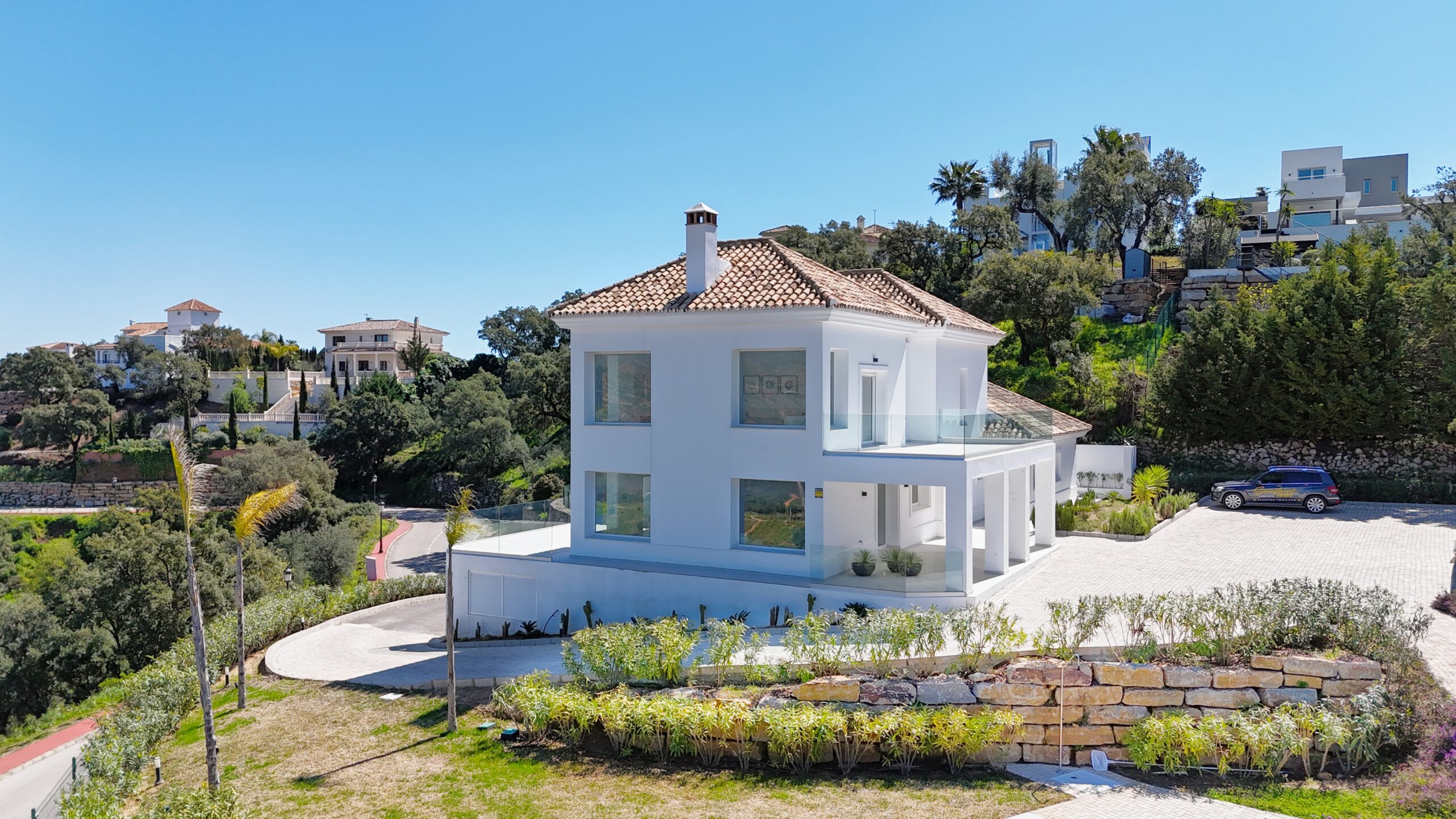 Villa for sale in La-Mairena, Malaga