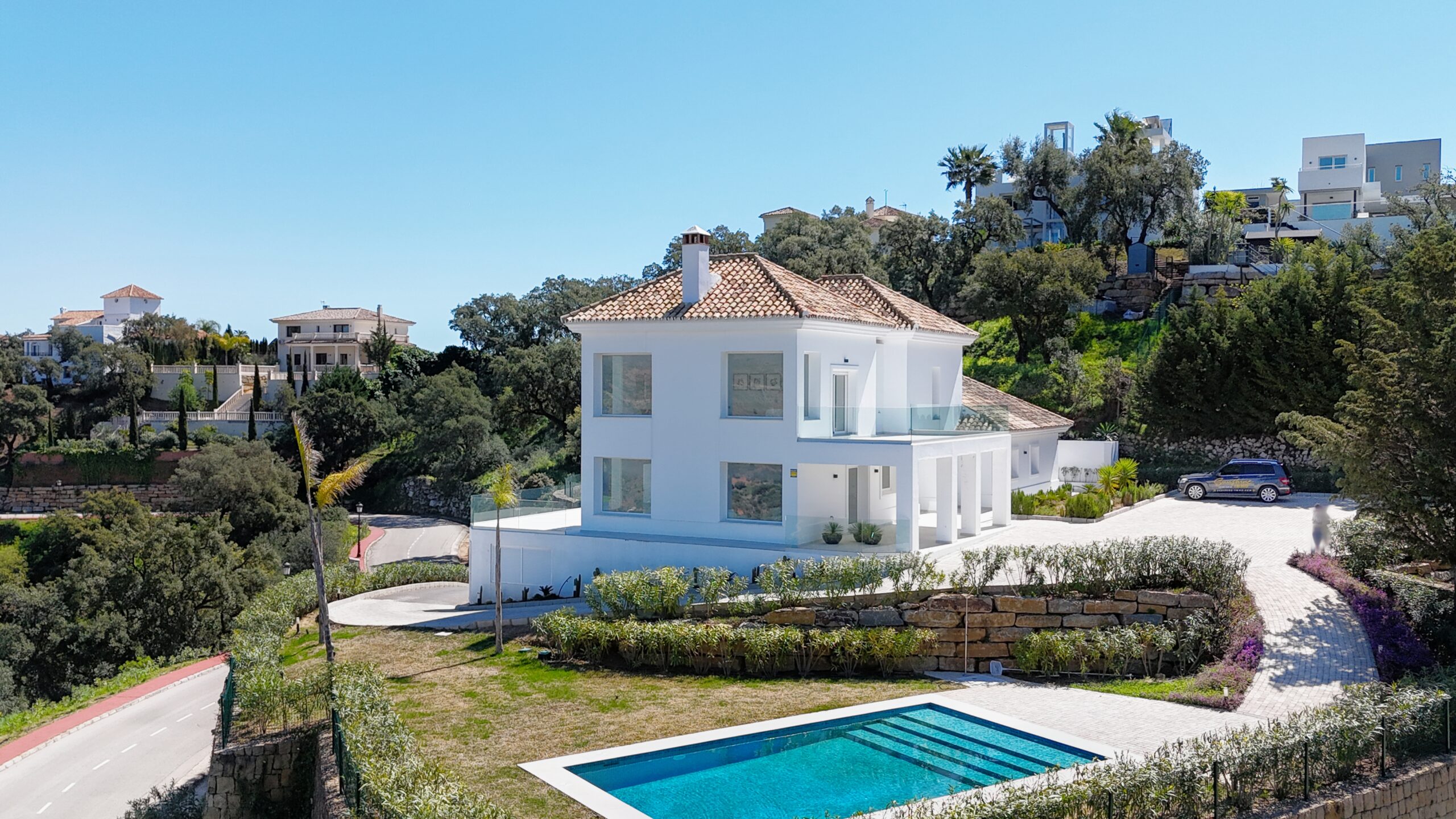Villa for sale in La-Mairena, Malaga
