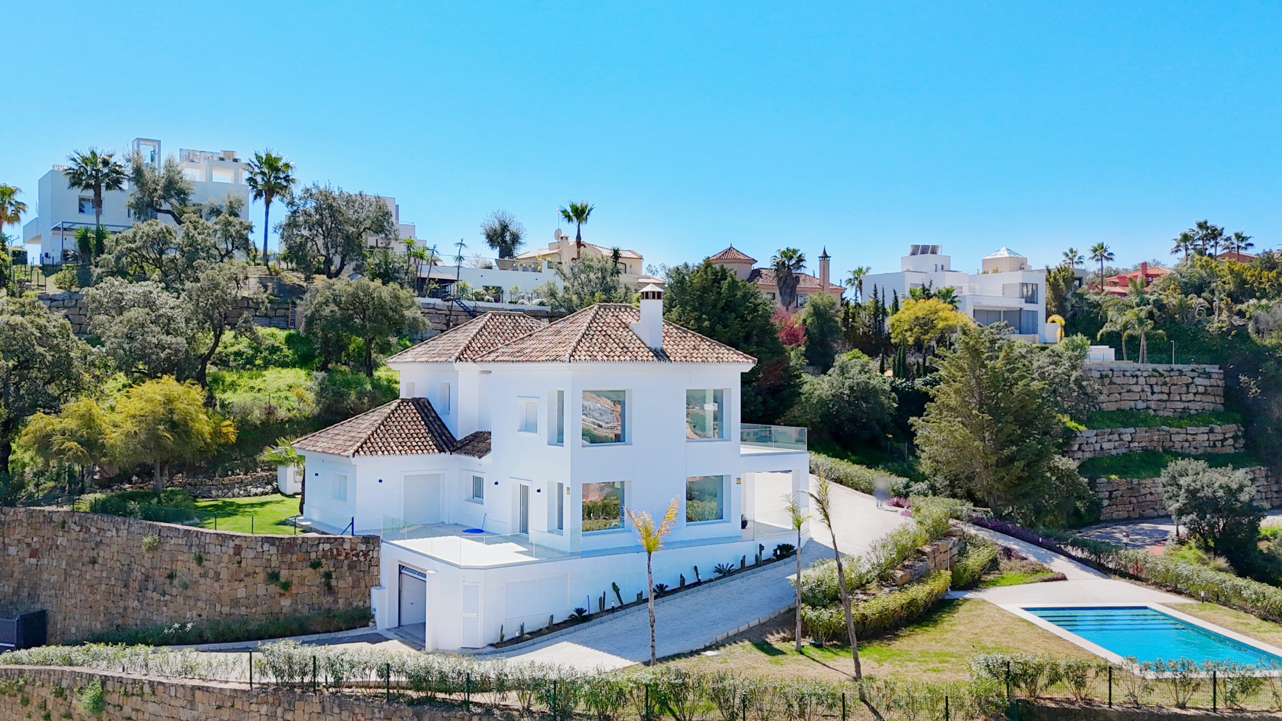 Villa for sale in La-Mairena, Malaga