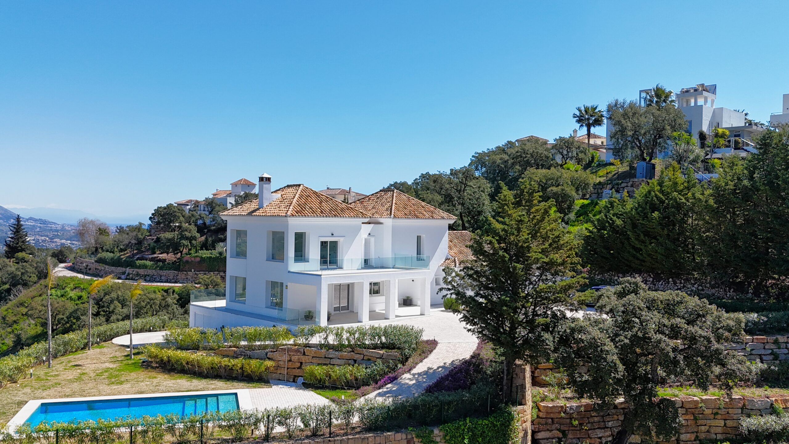 Villa for sale in La-Mairena, Malaga