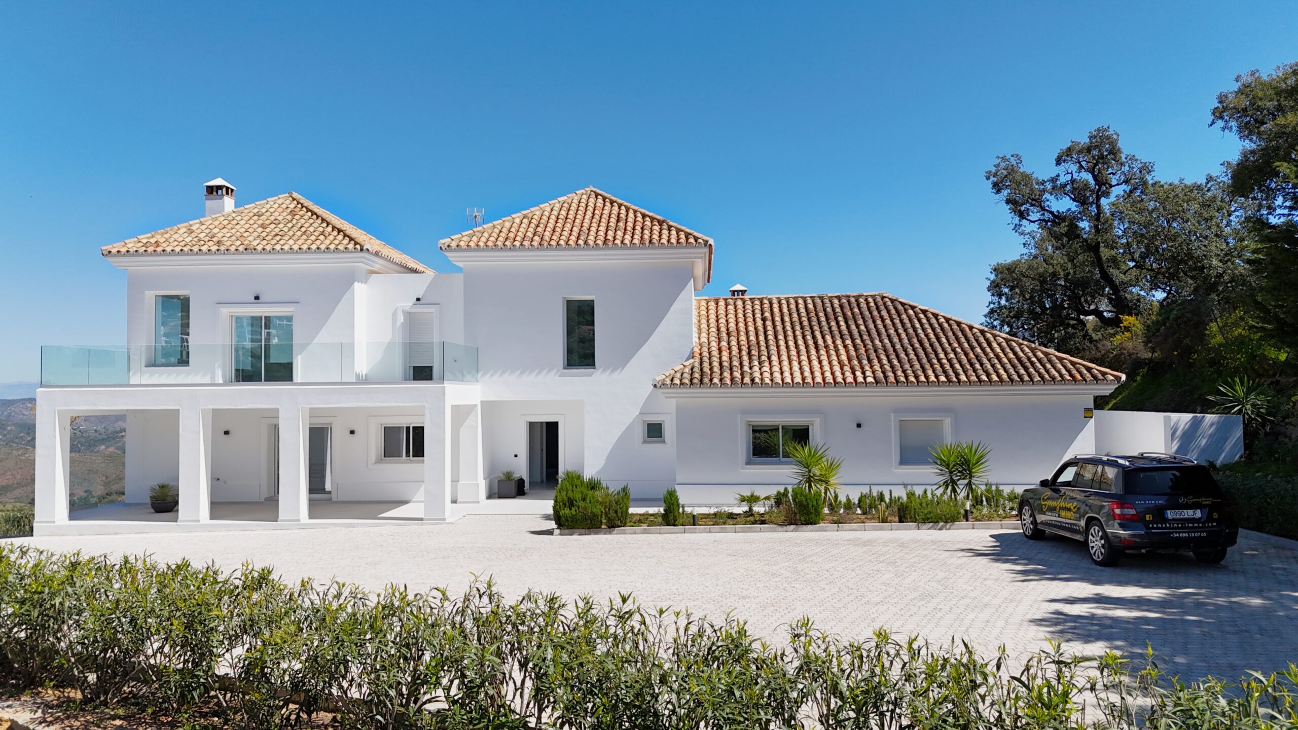 Villa for sale in La-Mairena, Malaga