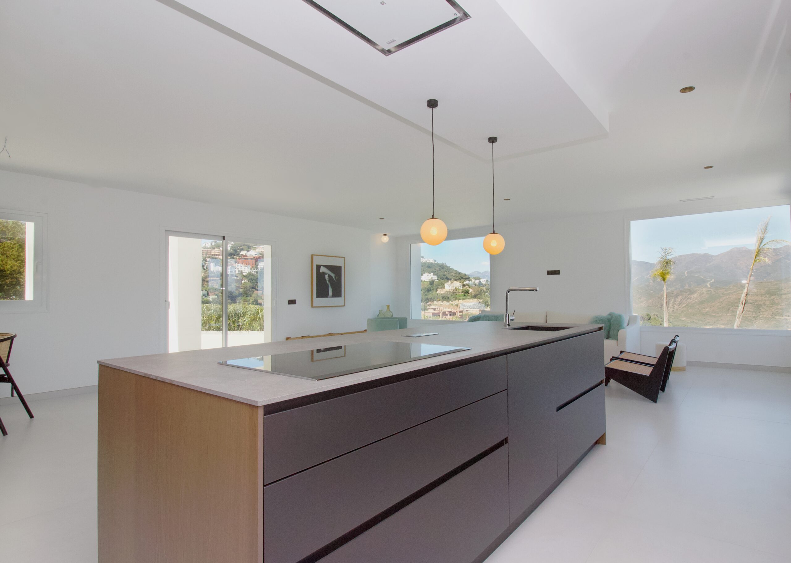 Villa for sale in La-Mairena, Malaga