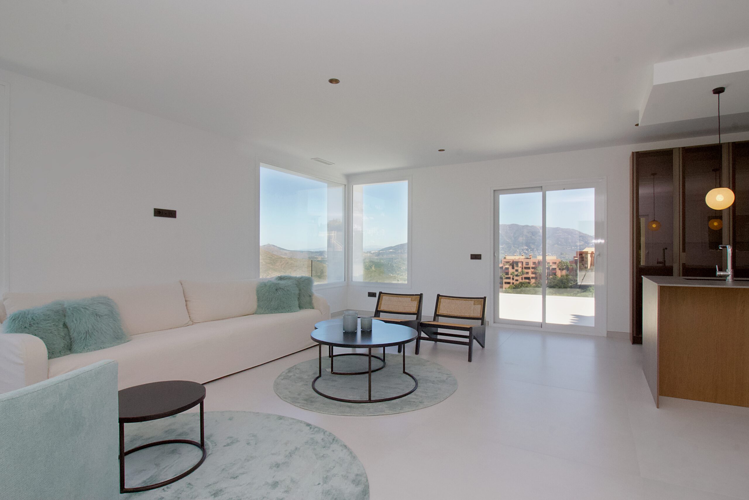 Villa for sale in La-Mairena, Malaga