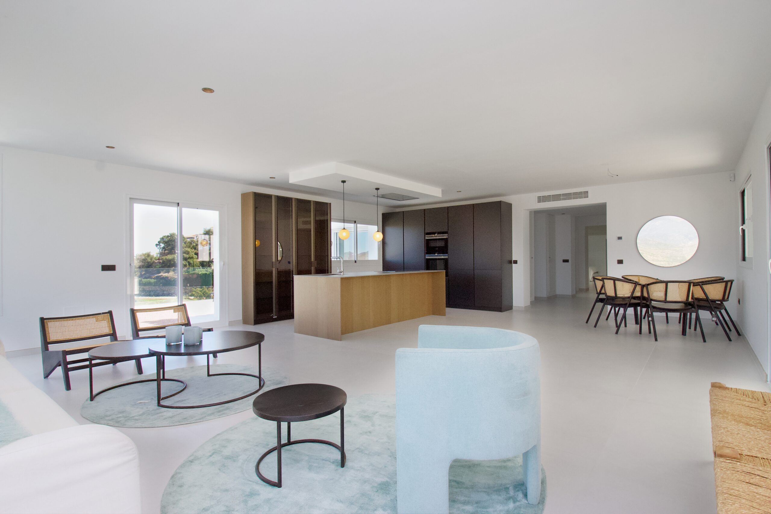 Villa for sale in La-Mairena, Malaga