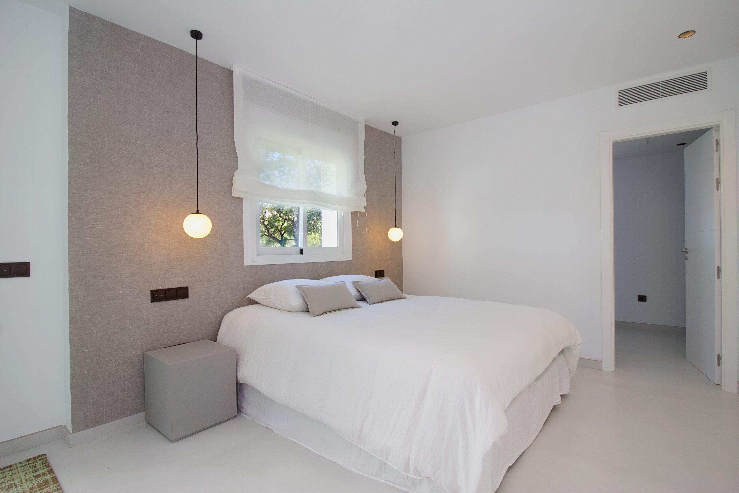 Villa for sale in La-Mairena, Malaga