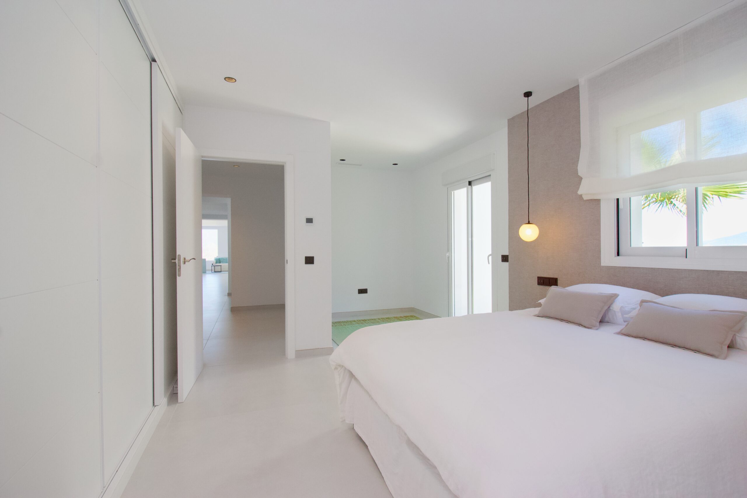 Villa for sale in La-Mairena, Malaga