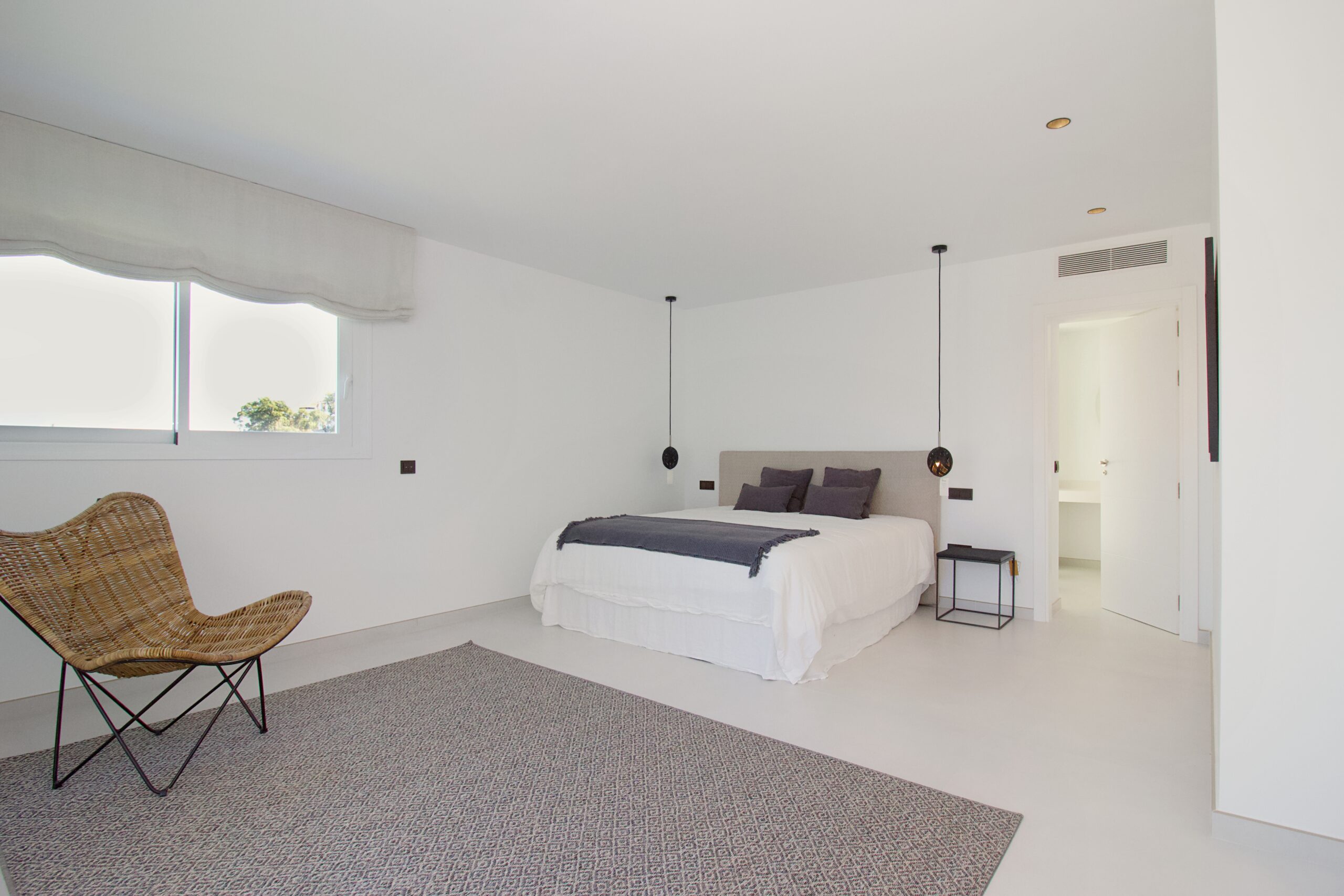 Villa for sale in La-Mairena, Malaga