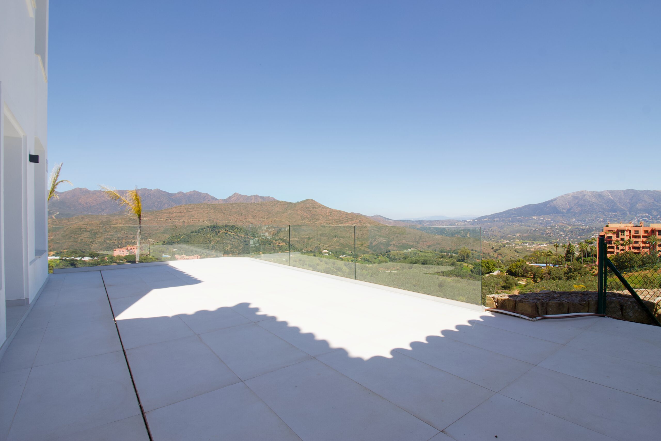 Villa for sale in La-Mairena, Malaga