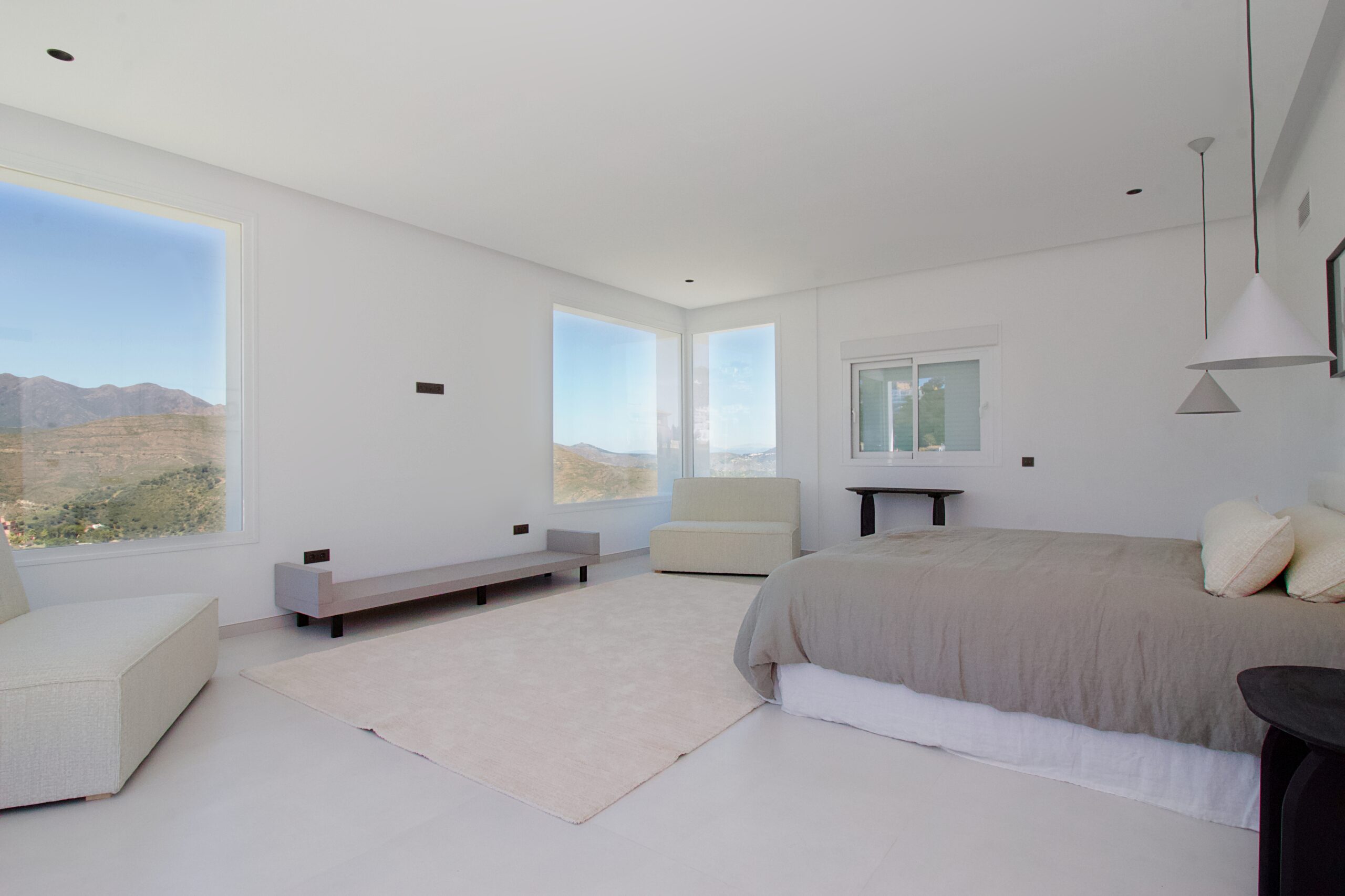 Villa for sale in La-Mairena, Malaga
