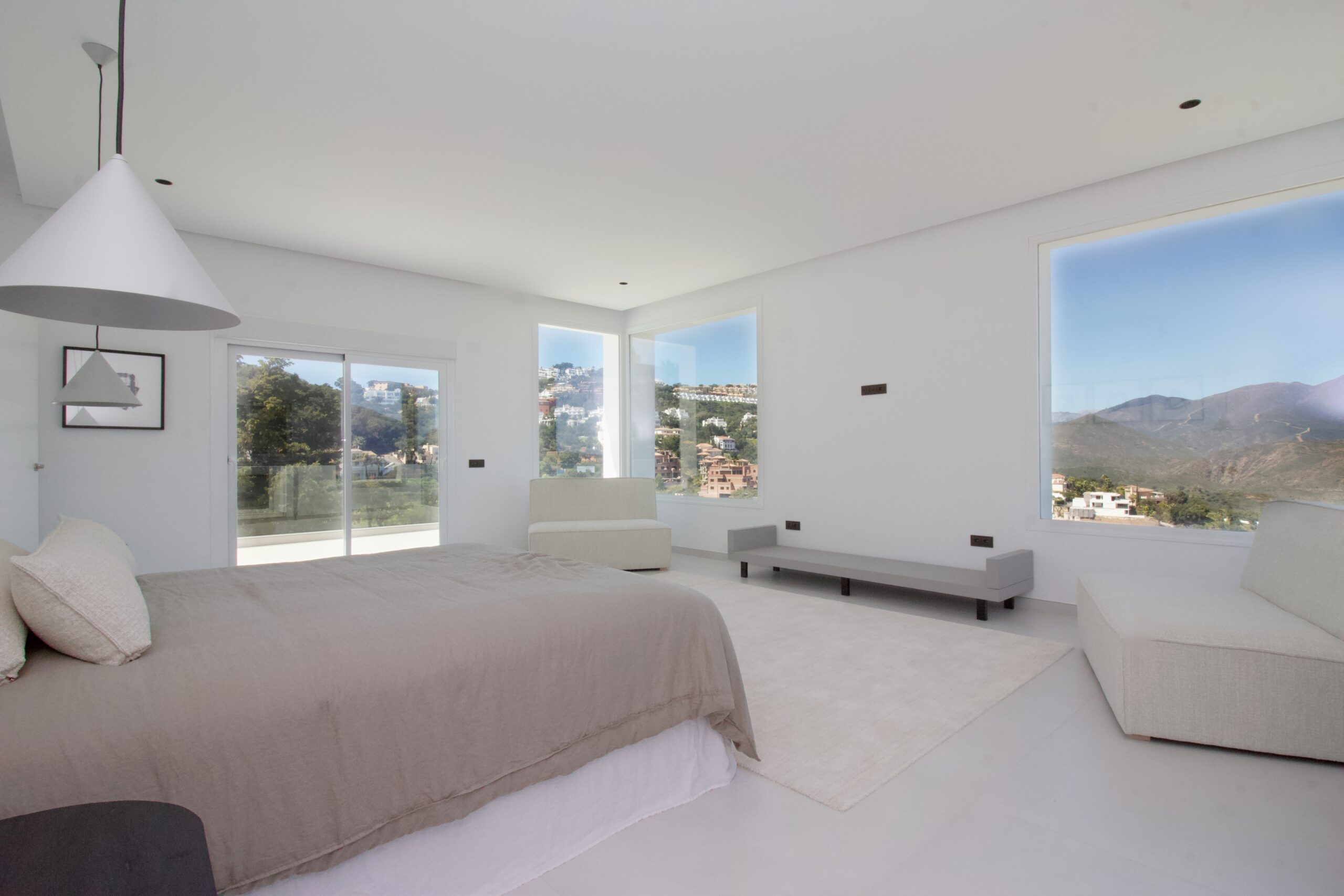 Villa for sale in La-Mairena, Malaga