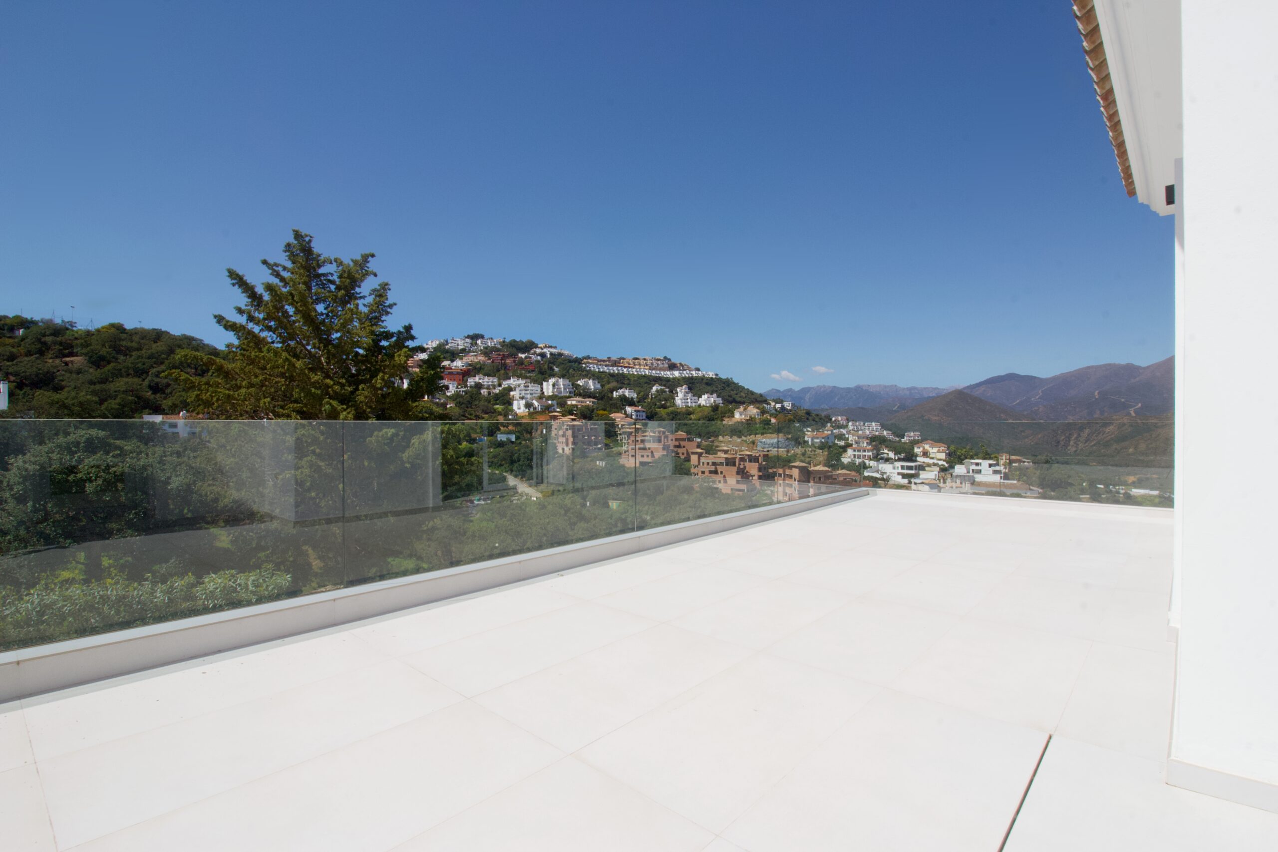 Villa for sale in La-Mairena, Malaga