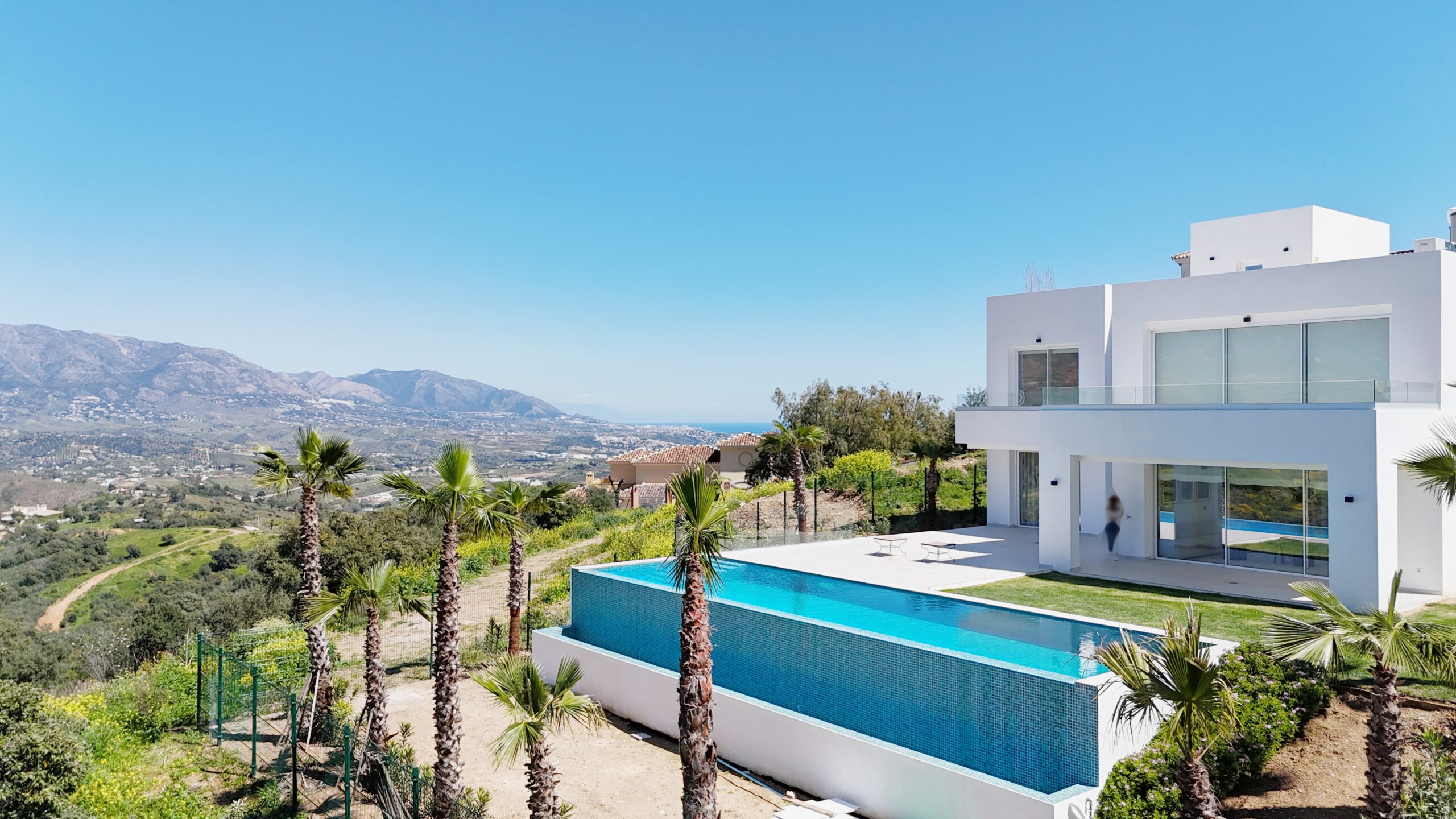 Villa for sale in La-Mairena, Malaga