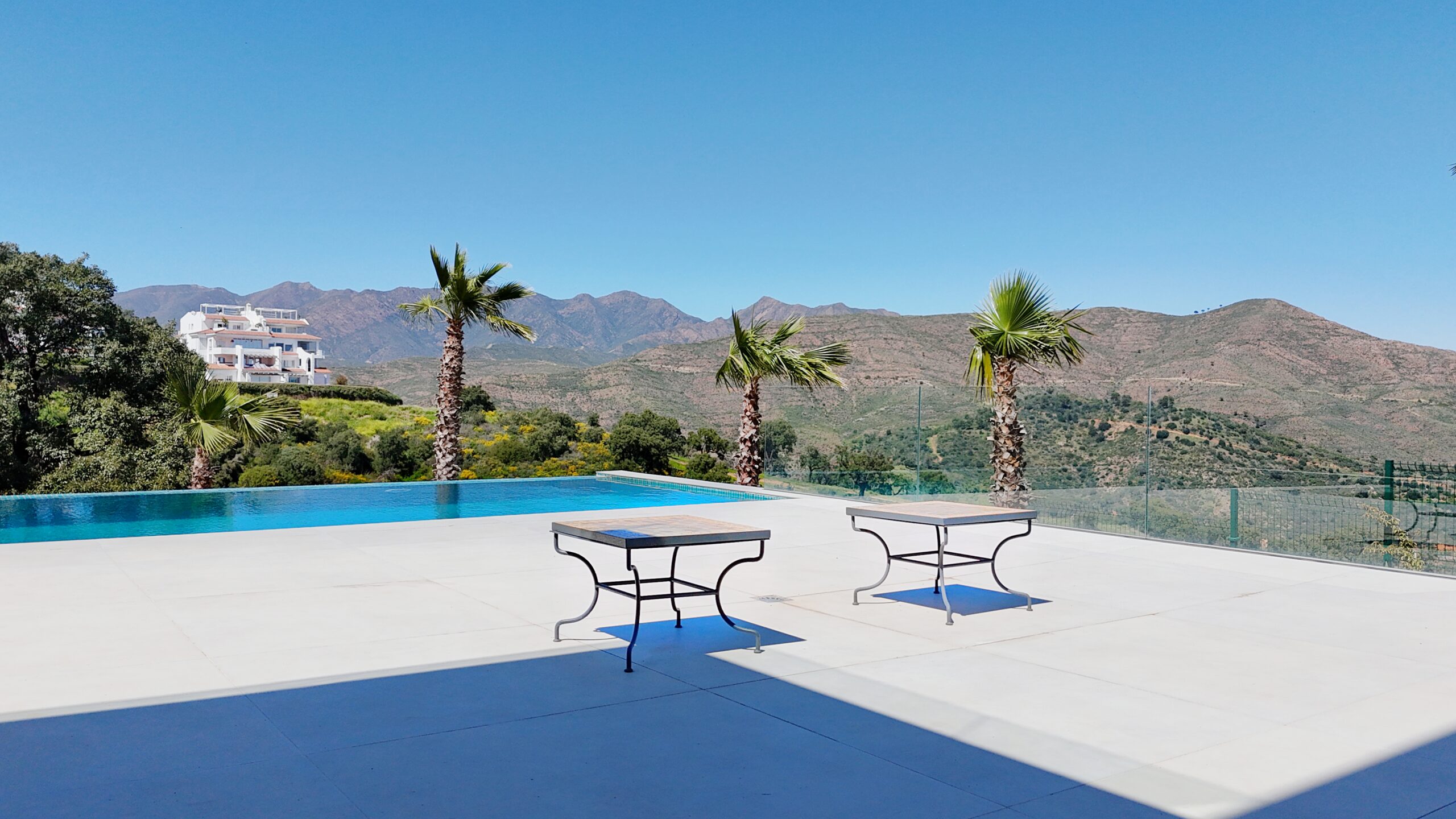 Villa for sale in La-Mairena, Malaga