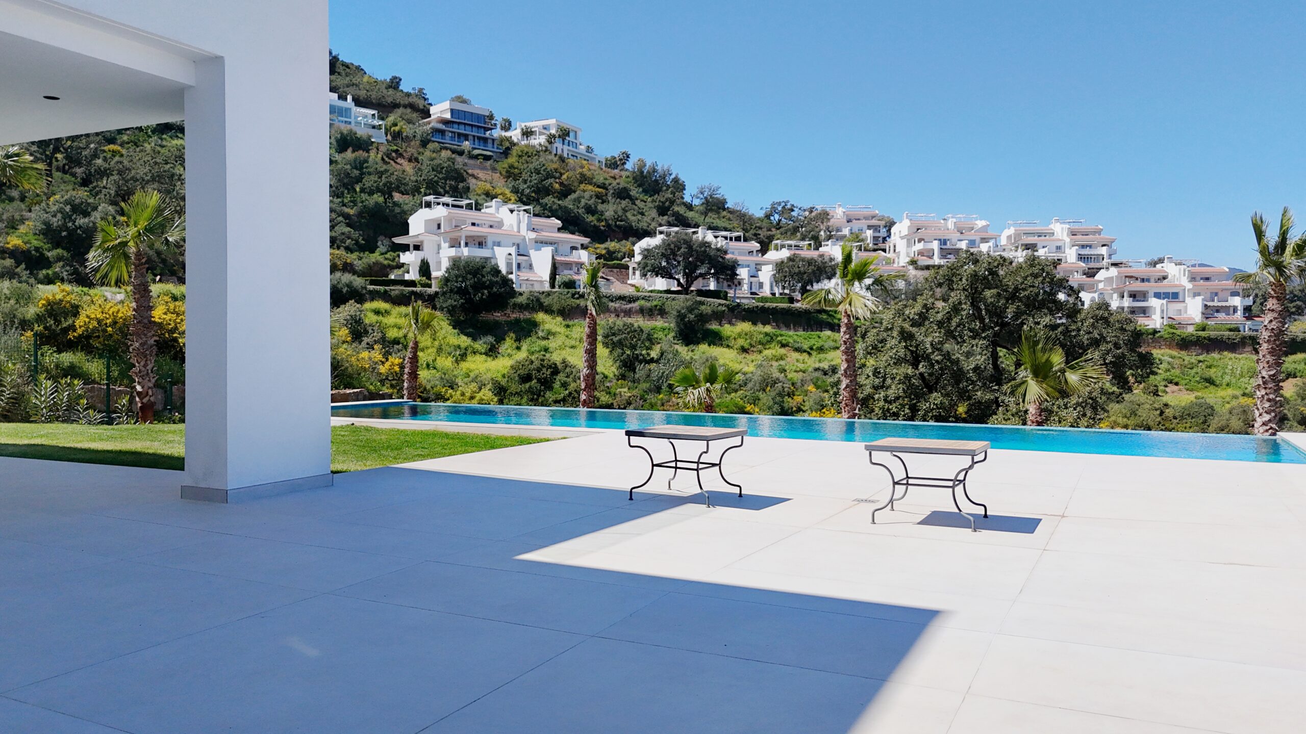 Villa for sale in La-Mairena, Malaga