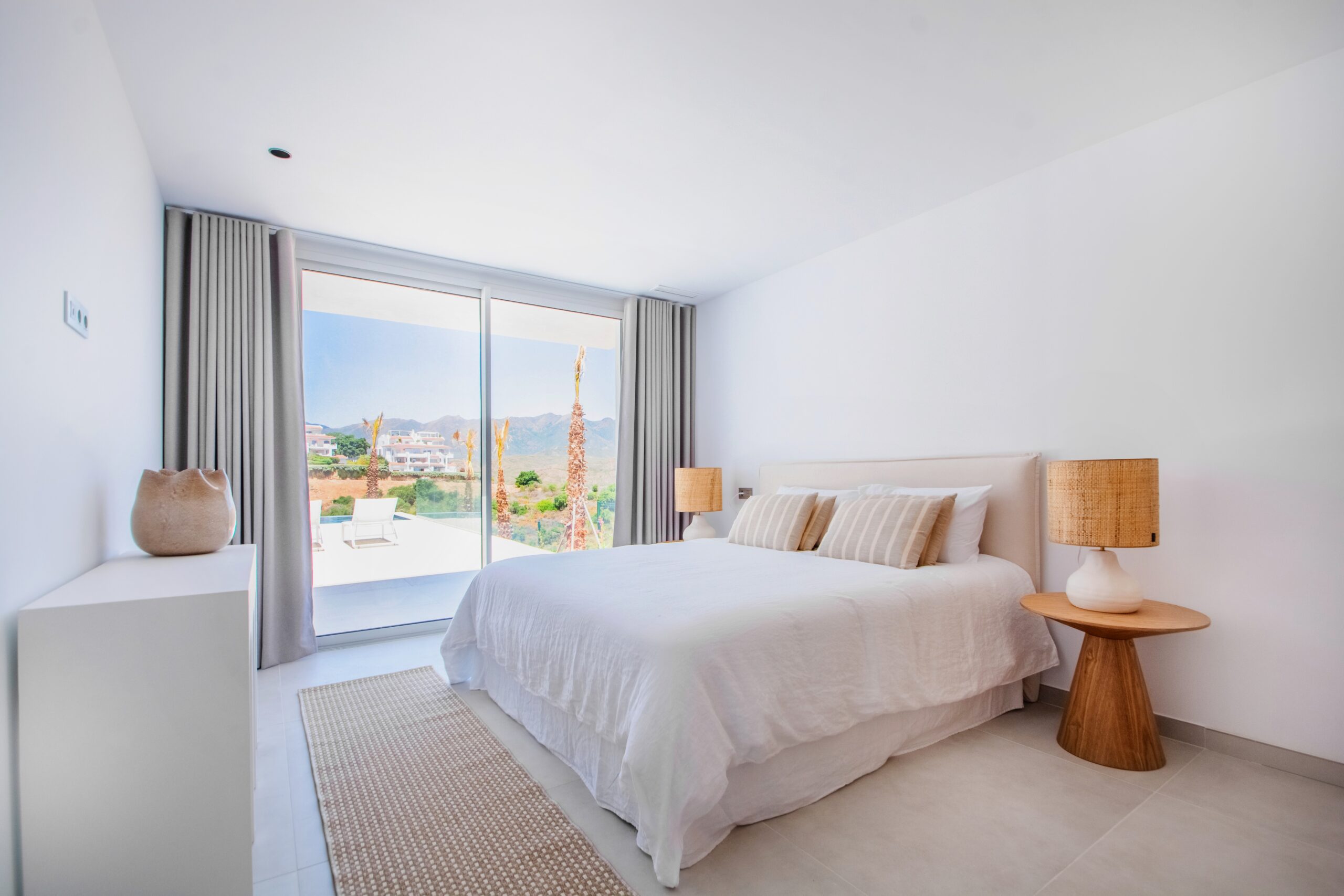 Villa for sale in La-Mairena, Malaga