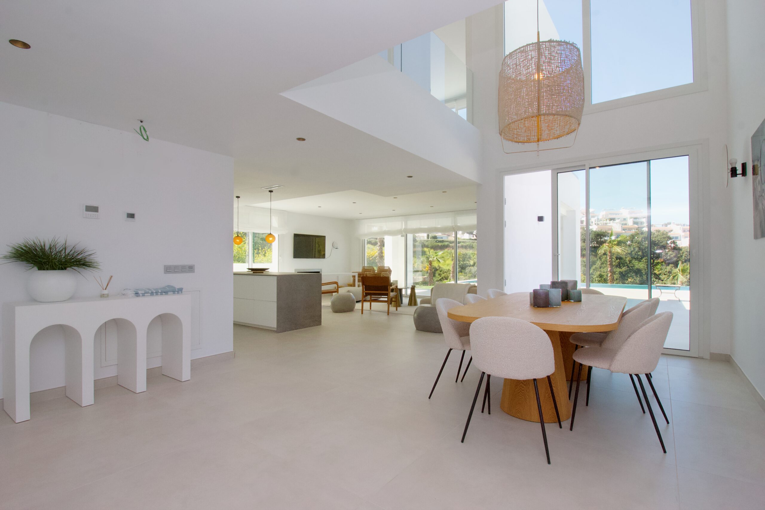 Villa for sale in La-Mairena, Malaga