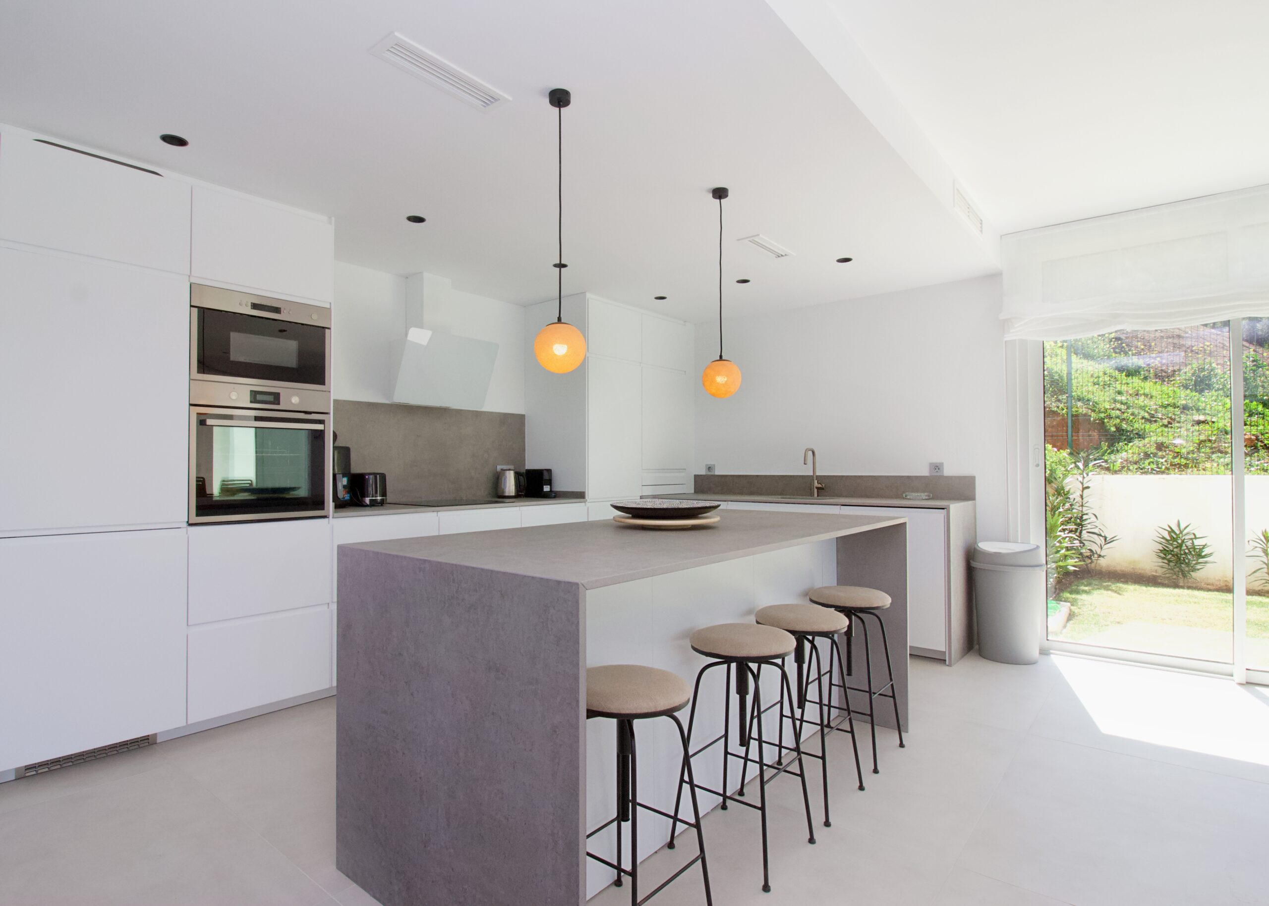Villa for sale in La-Mairena, Malaga