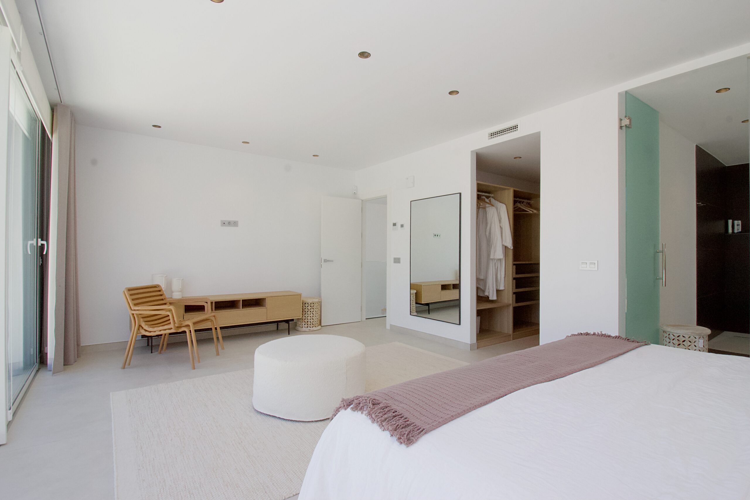 Villa for sale in La-Mairena, Malaga