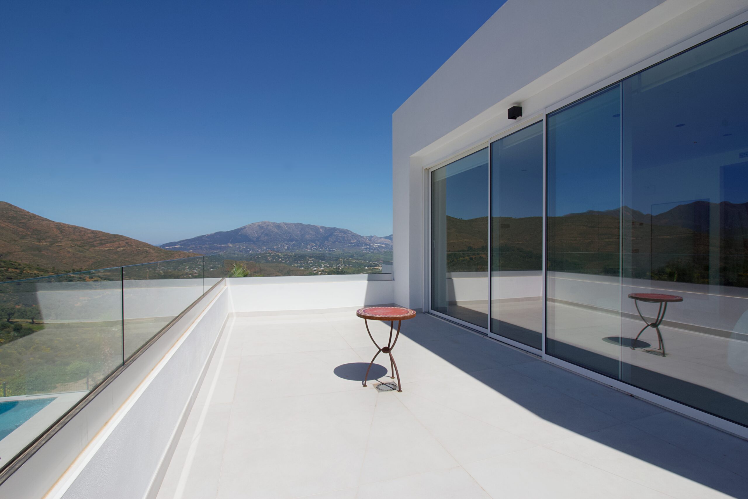 Villa for sale in La-Mairena, Malaga