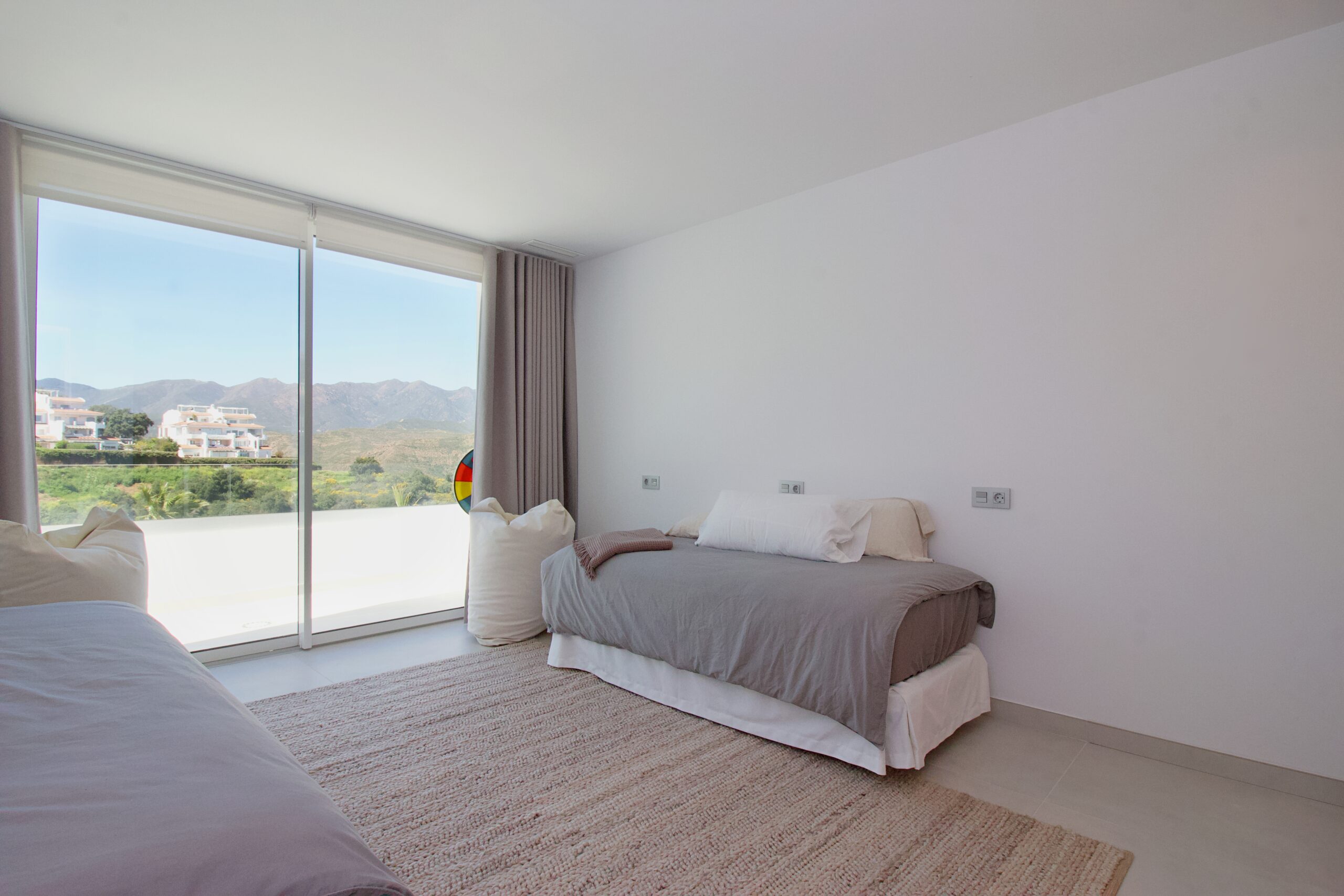 Villa for sale in La-Mairena, Malaga