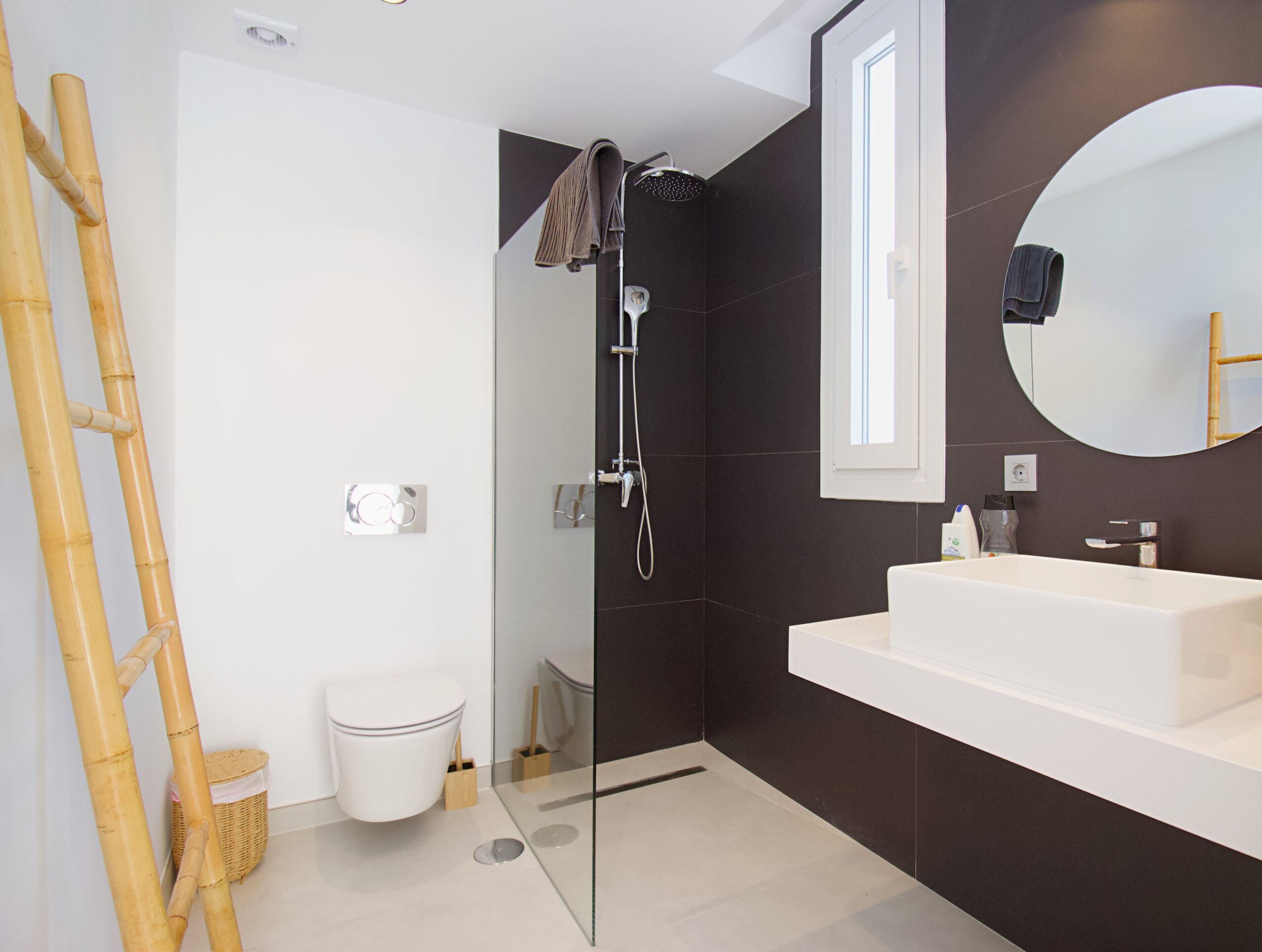 Villa for sale in La-Mairena, Malaga