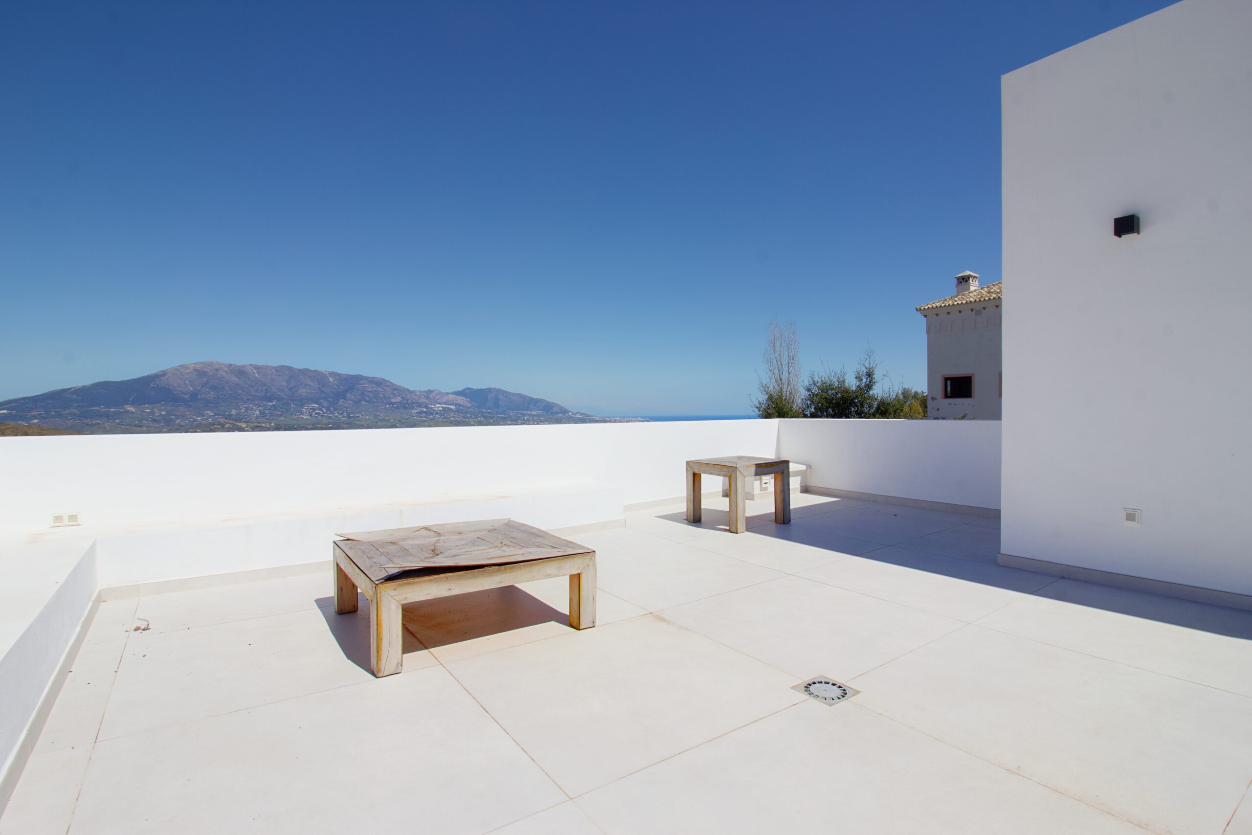 Villa for sale in La-Mairena, Malaga